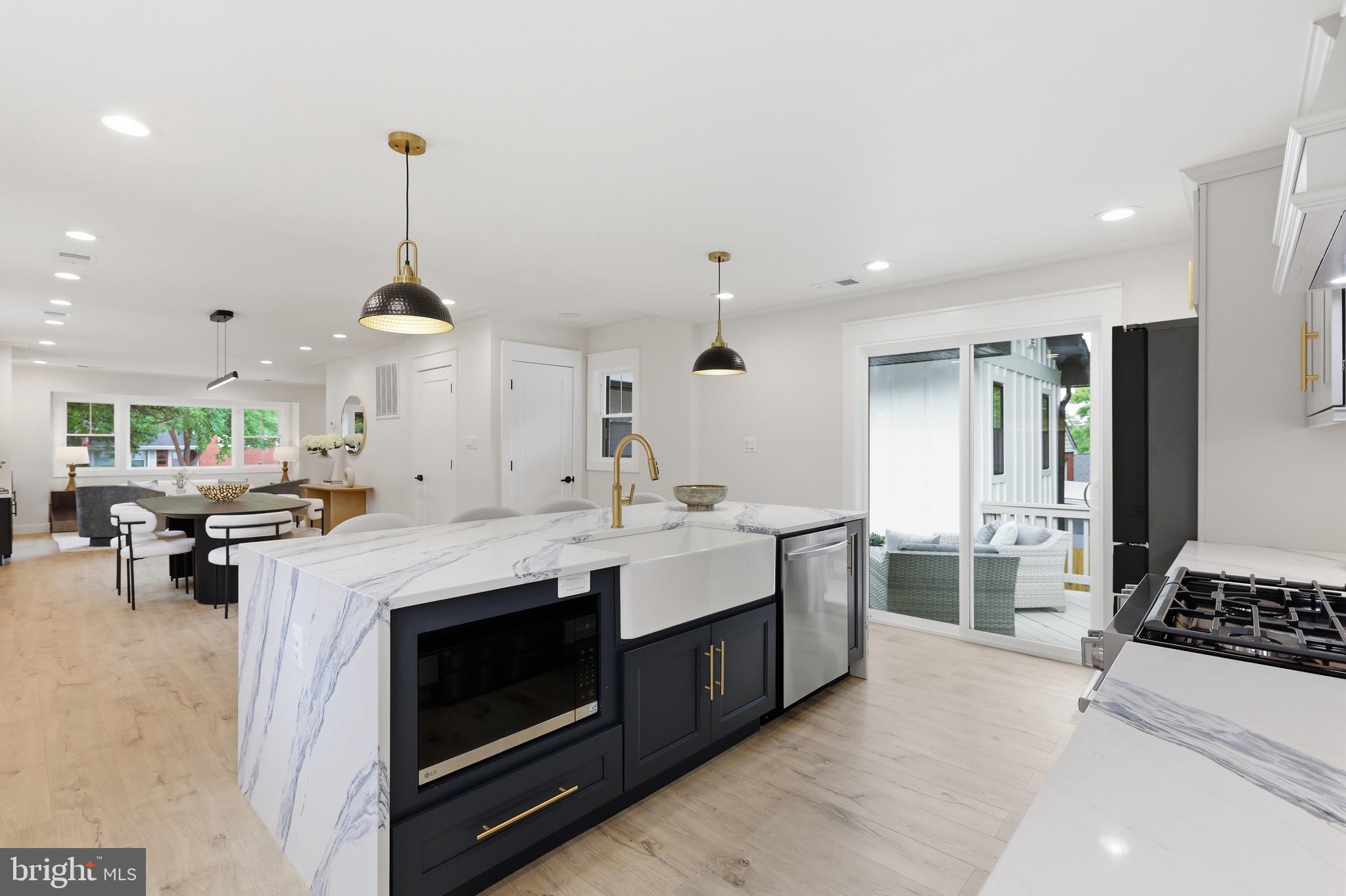 BOULEVARD MANOR - Residential