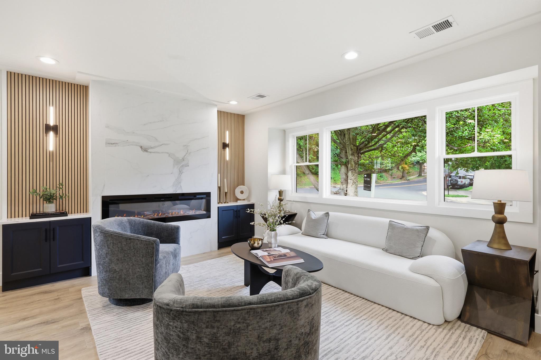 BOULEVARD MANOR - Residential
