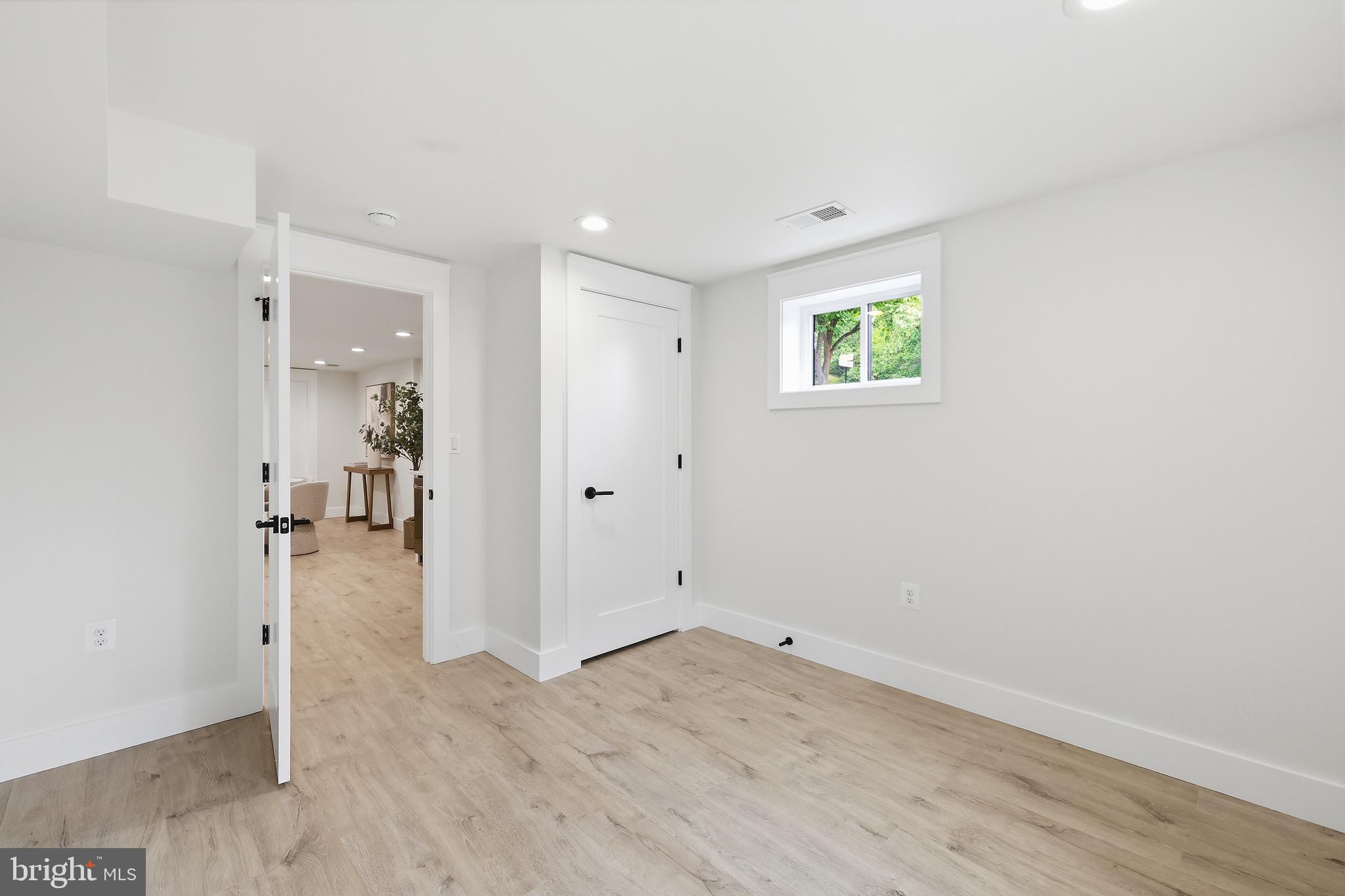 BOULEVARD MANOR - Residential