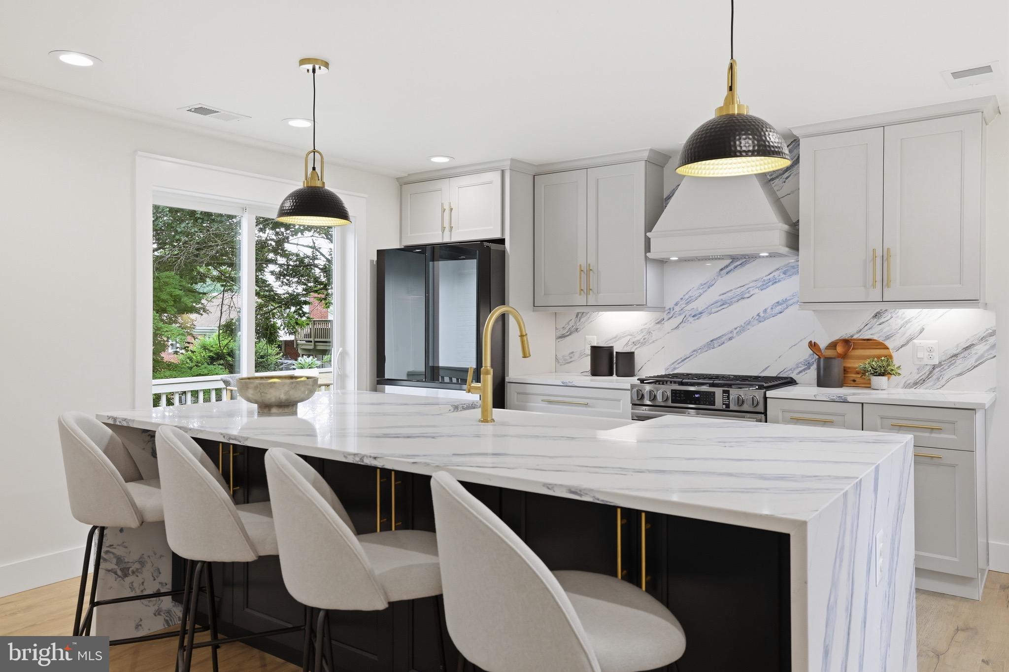 BOULEVARD MANOR - Residential