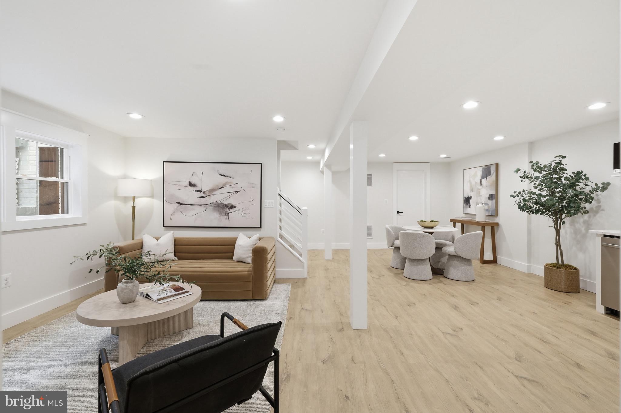 BOULEVARD MANOR - Residential