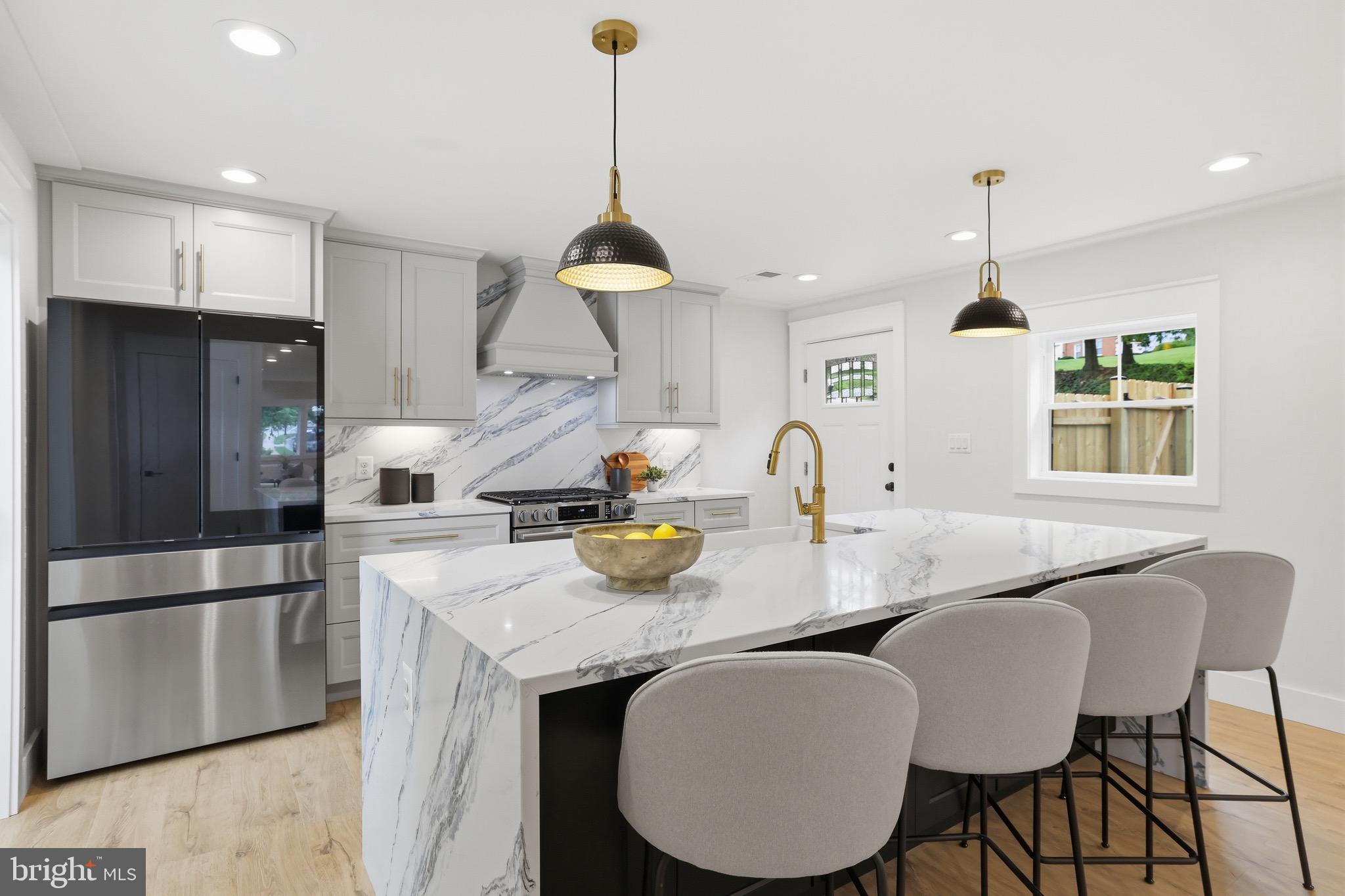 BOULEVARD MANOR - Residential