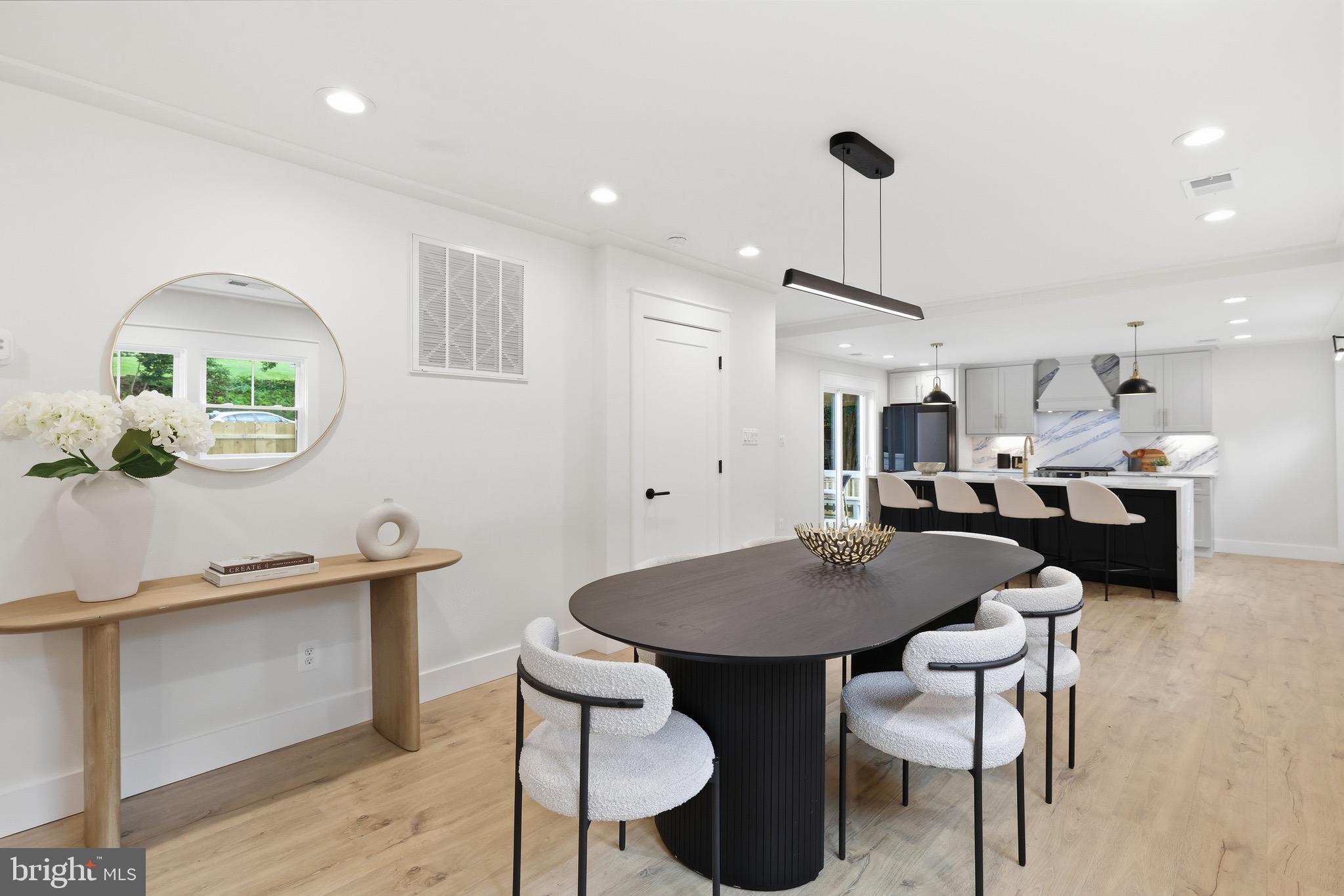 BOULEVARD MANOR - Residential
