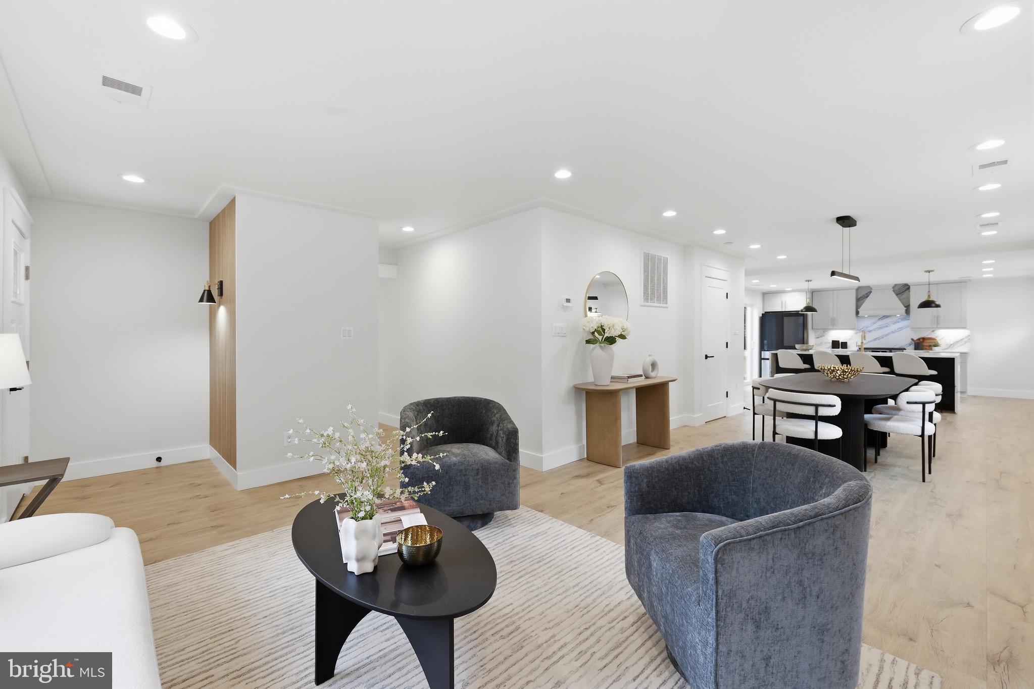 BOULEVARD MANOR - Residential