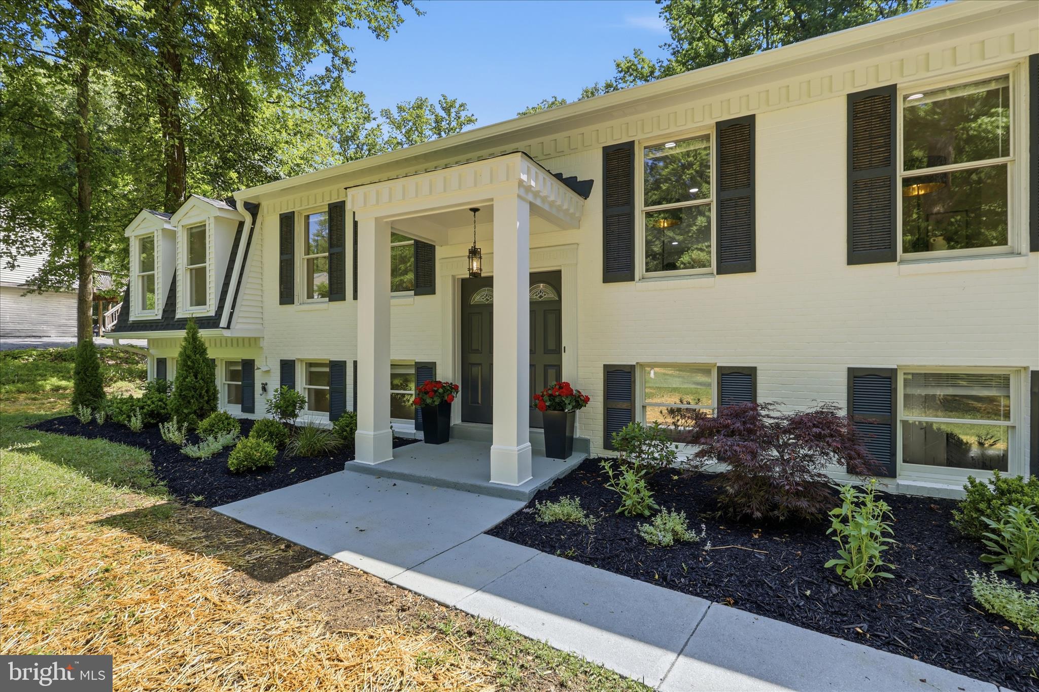 AVON CREST - Residential