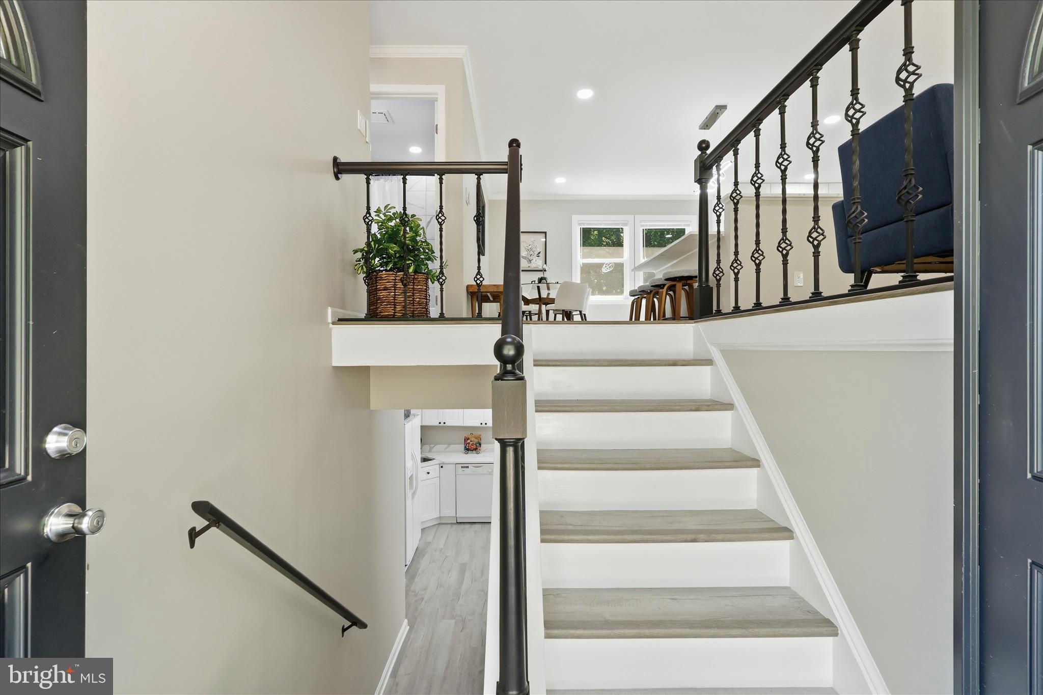 AVON CREST - Residential