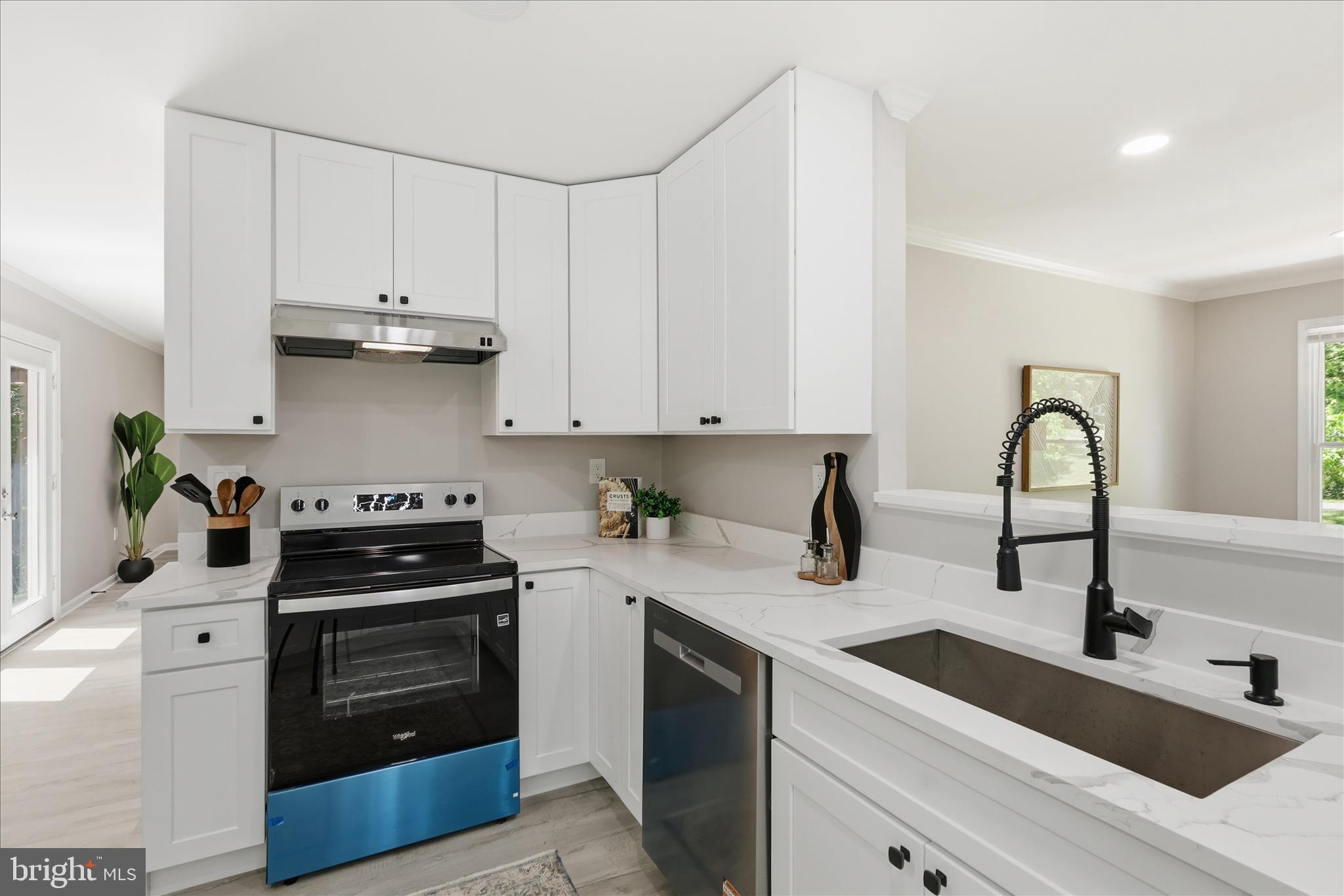 AVON CREST - Residential
