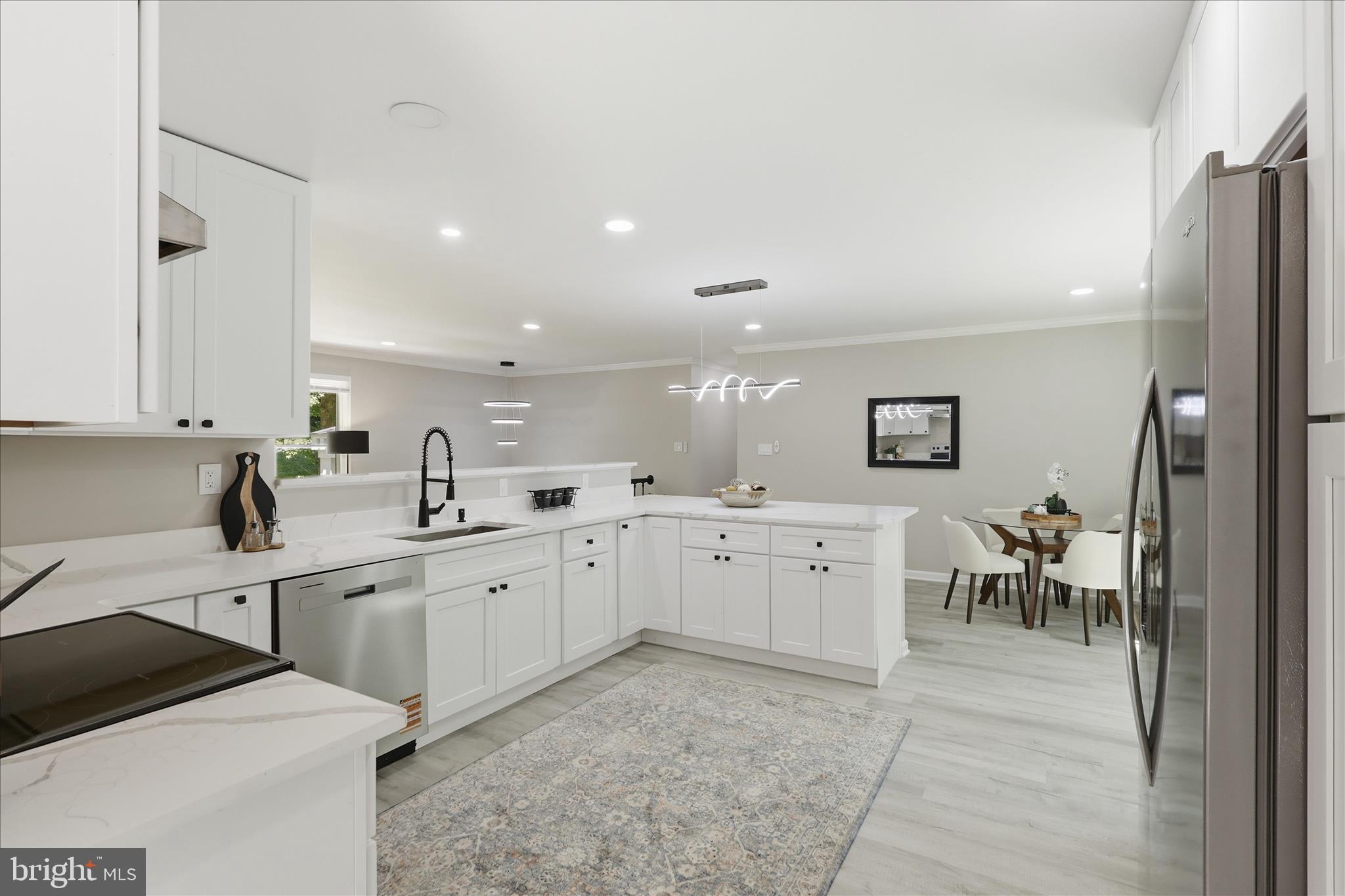 AVON CREST - Residential