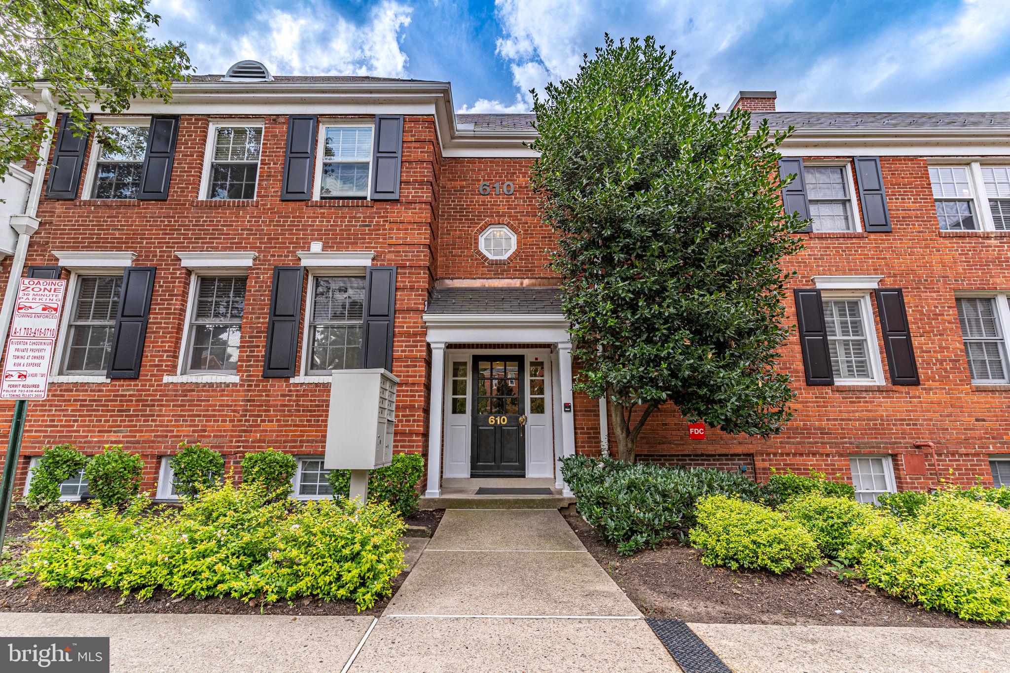 This clean and comfy condo is nestled in charming historic Old Town North Alexandria, just minutes from quaint coffee shops, restaurants, and grocery stores! Trader Joe's & Harris Teeter's is an easy 10 min walk (or 3-minute drive) with immediate access to bike/walking Potomac river/Mt. Vernon trails (bike room just downstairs in the building). The condo was fully renovated just a few years ago-- brand new everything, including lovely new screened windows! The bedroom is very large with a huge closet and storage space. There is a community pool, gym, and one assigned parking lot space. Conveniently located off George Washington Memorial Pkwy, you are only a 10-minute drive to the Pentagon, JBAB, Navy Yard, Ronald Reagan National Airport, and DC.

Renting from Hatch Property Management and Sales provides you many benefits! The Resident Benefits Program includes HVAC air filter delivery (for applicable properties), credit building to help boost your credit score with timely rent payments, $1M identity protection, utility concierge service making utility connection a breeze during the move-in process, our best-in-class resident rewards program, and much more! More details during the application process.