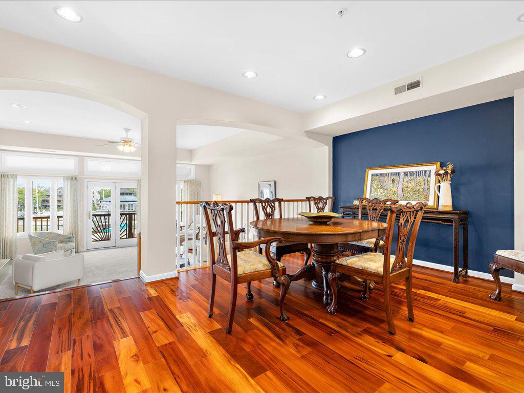 CHESAPEAKE HARBOUR - Residential