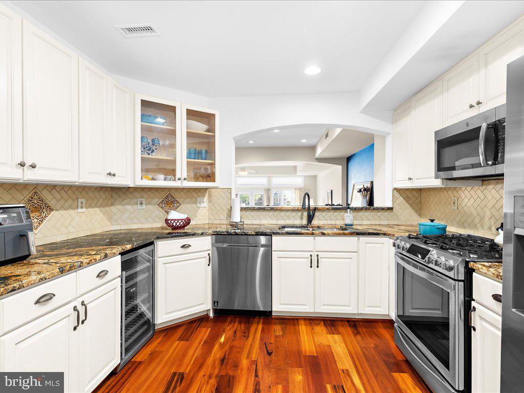 CHESAPEAKE HARBOUR - Residential