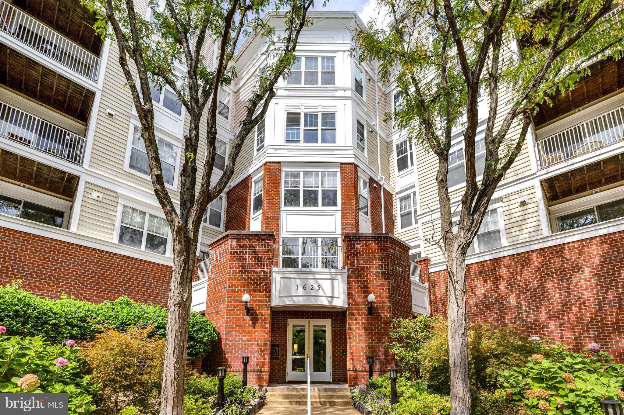 LILLIAN COURT AT TYSONS - Residential