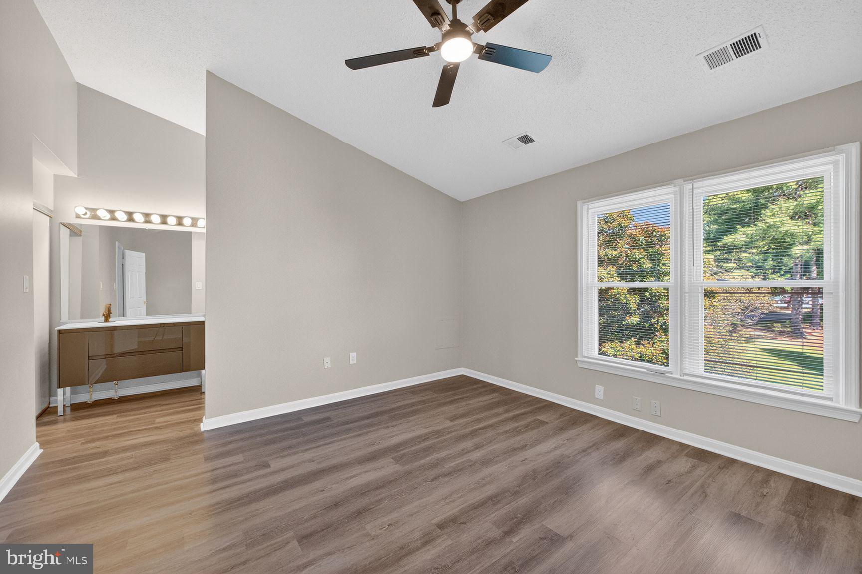 LAKE RIDGE - Residential