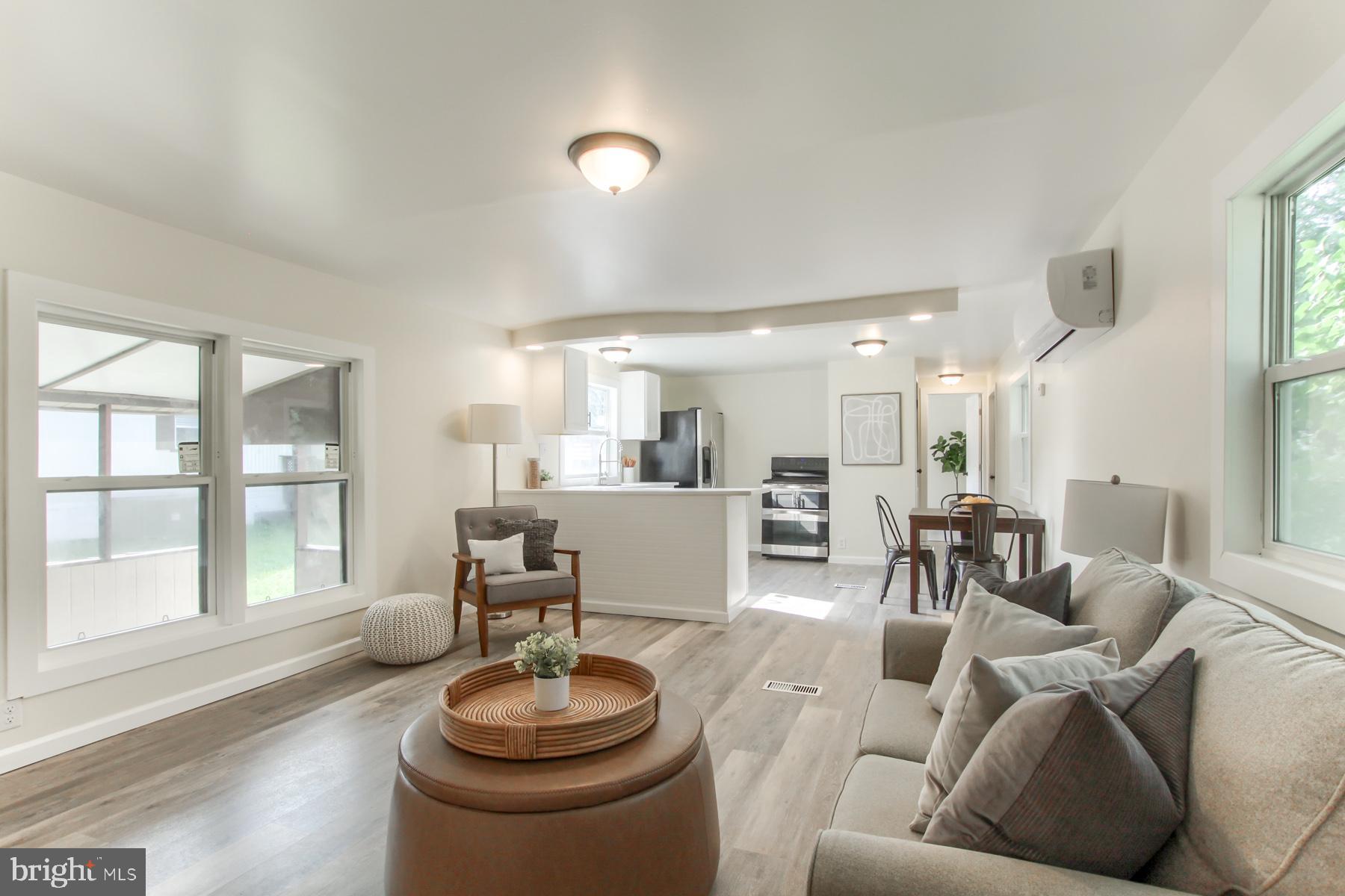 COUNTRY MANOR WEST - Residential