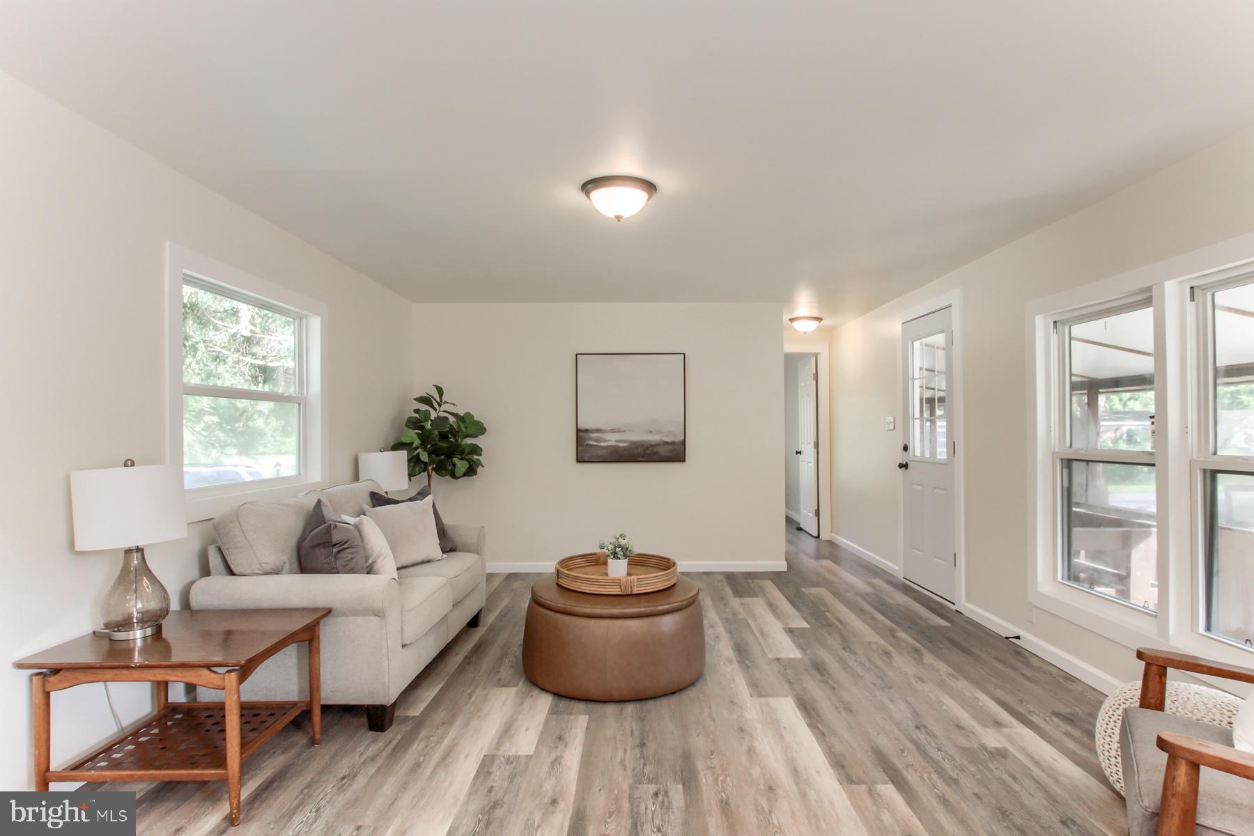 COUNTRY MANOR WEST - Residential