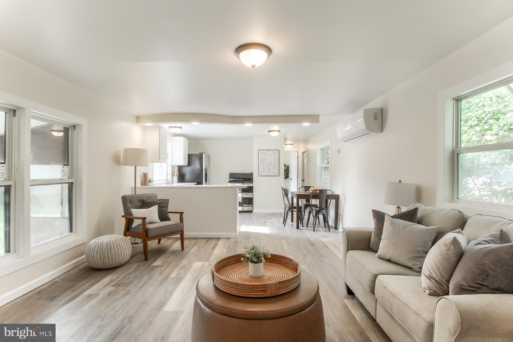 COUNTRY MANOR WEST - Residential