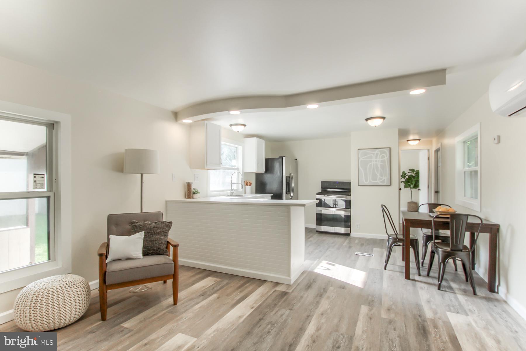 COUNTRY MANOR WEST - Residential