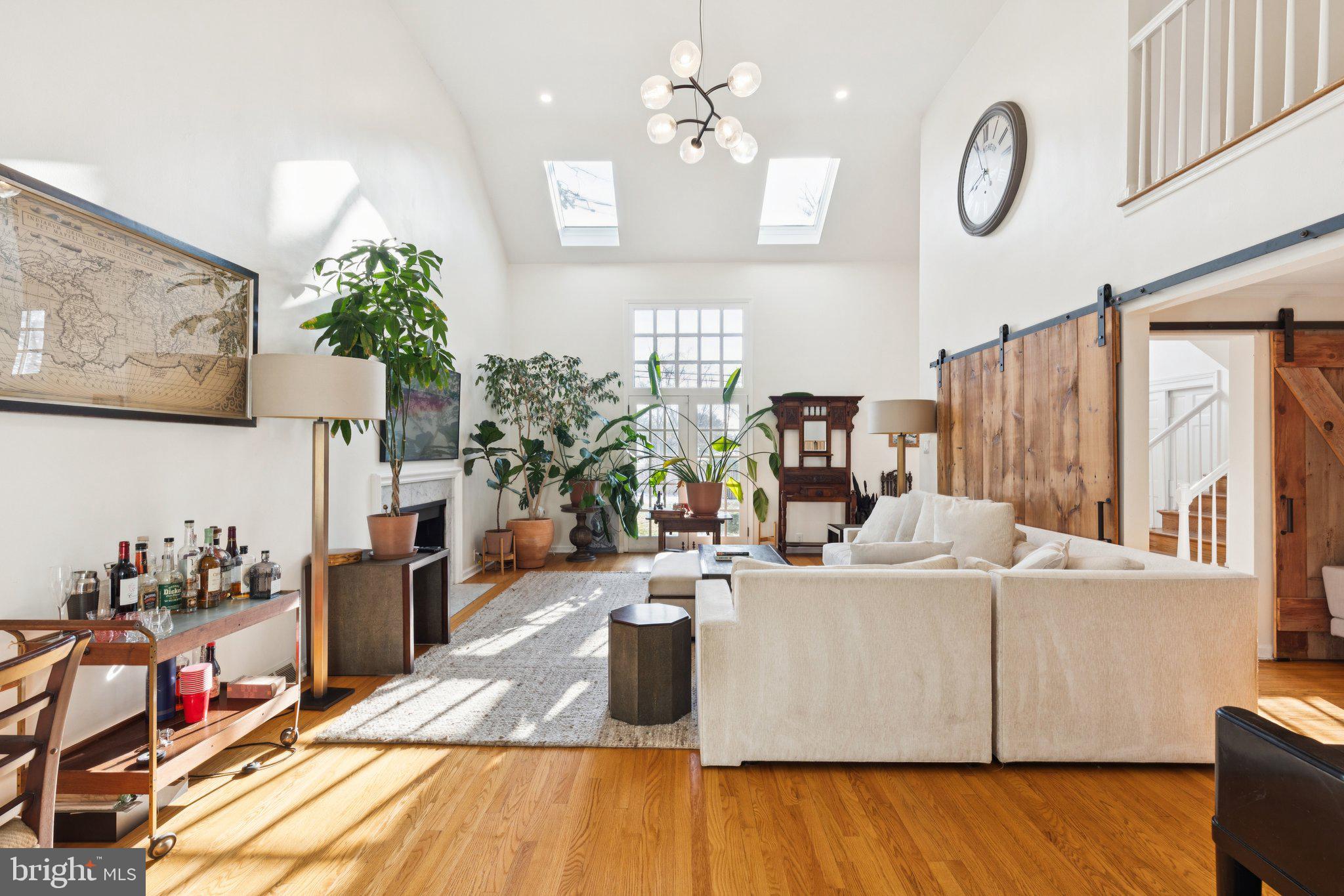 CHESTNUT HILL - Residential