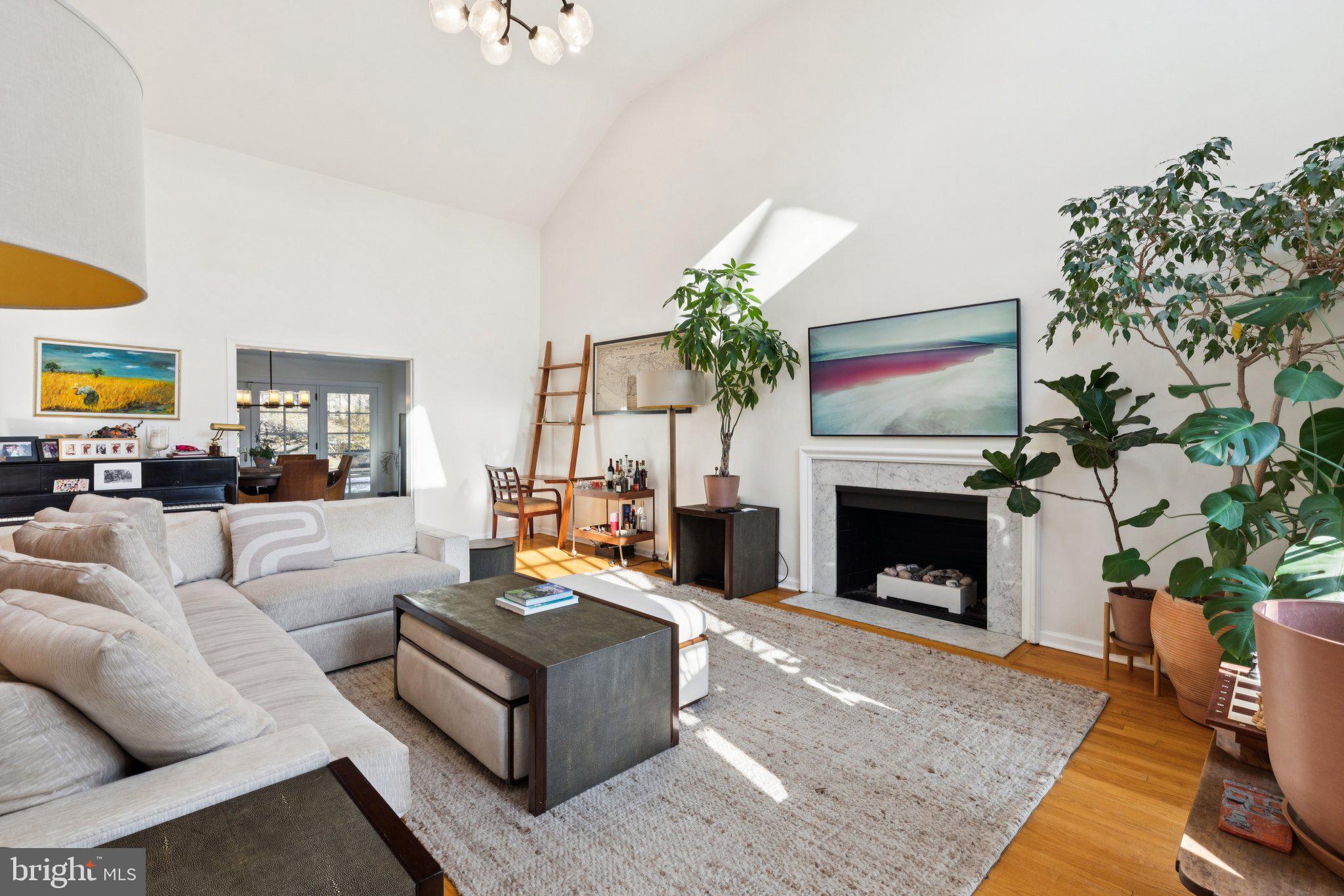 CHESTNUT HILL - Residential