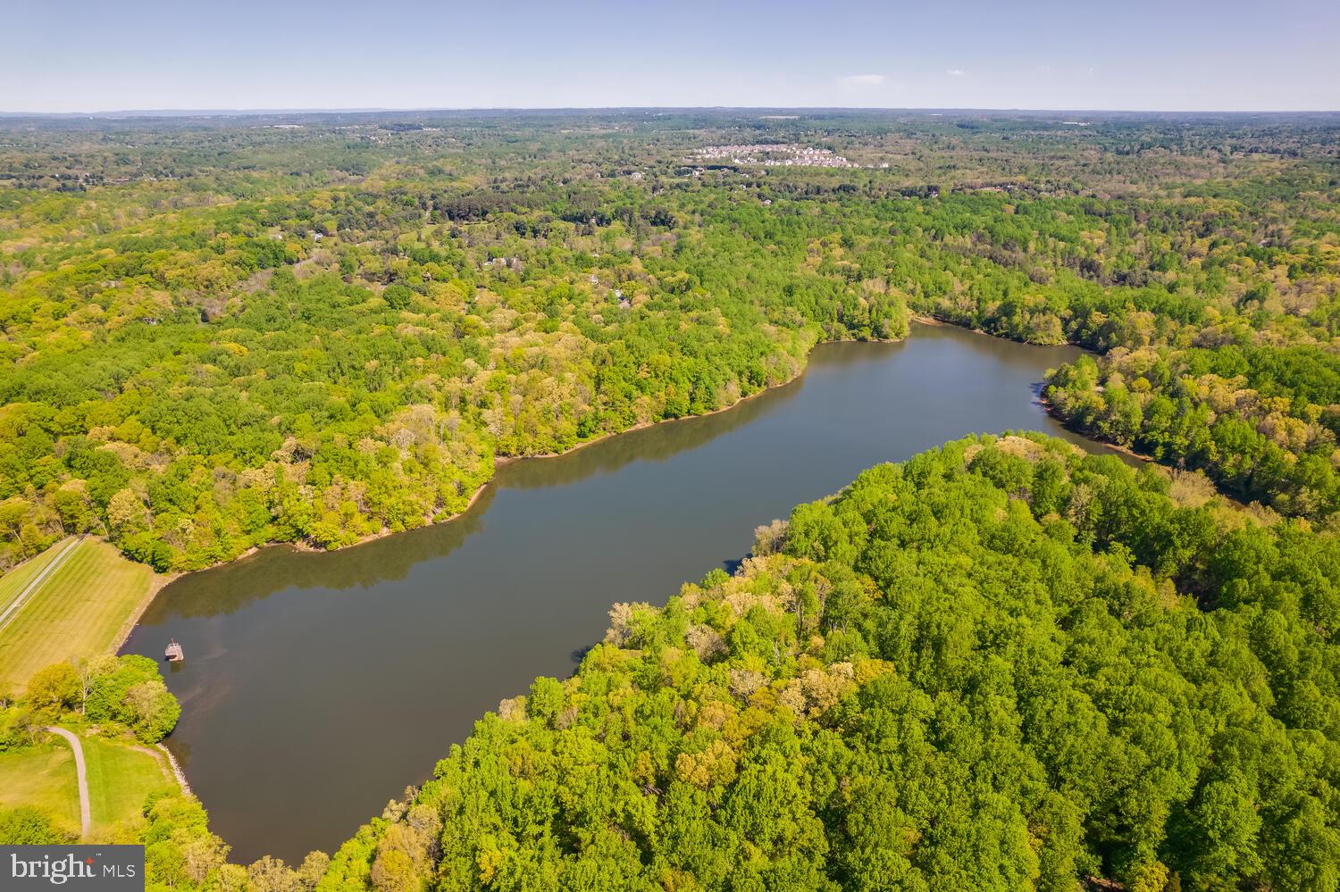 MANOR LAKE - Residential