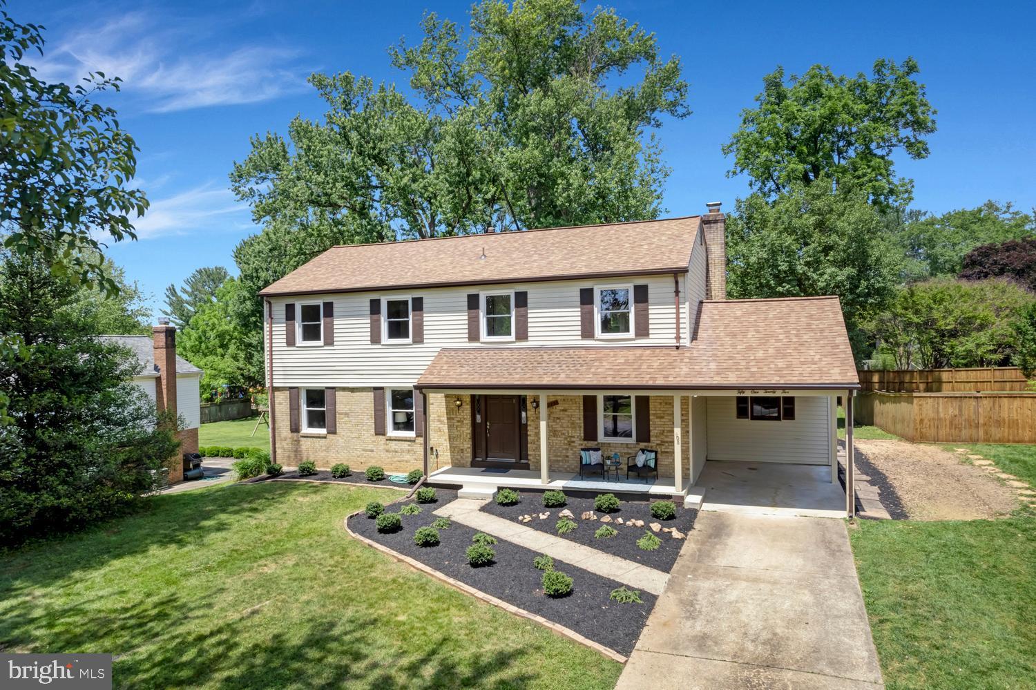MANOR LAKE - Residential