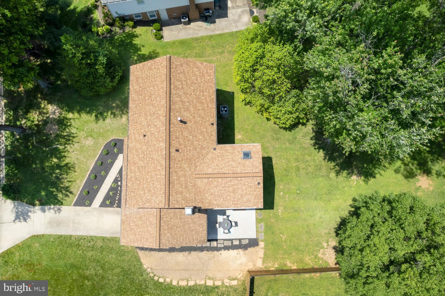 MANOR LAKE - Residential