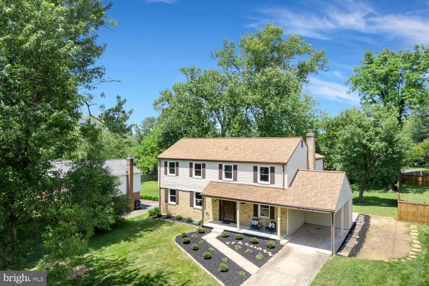 MANOR LAKE - Residential