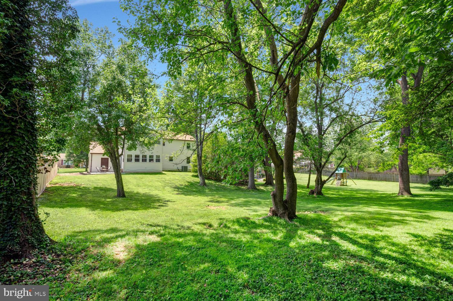 MANOR LAKE - Residential
