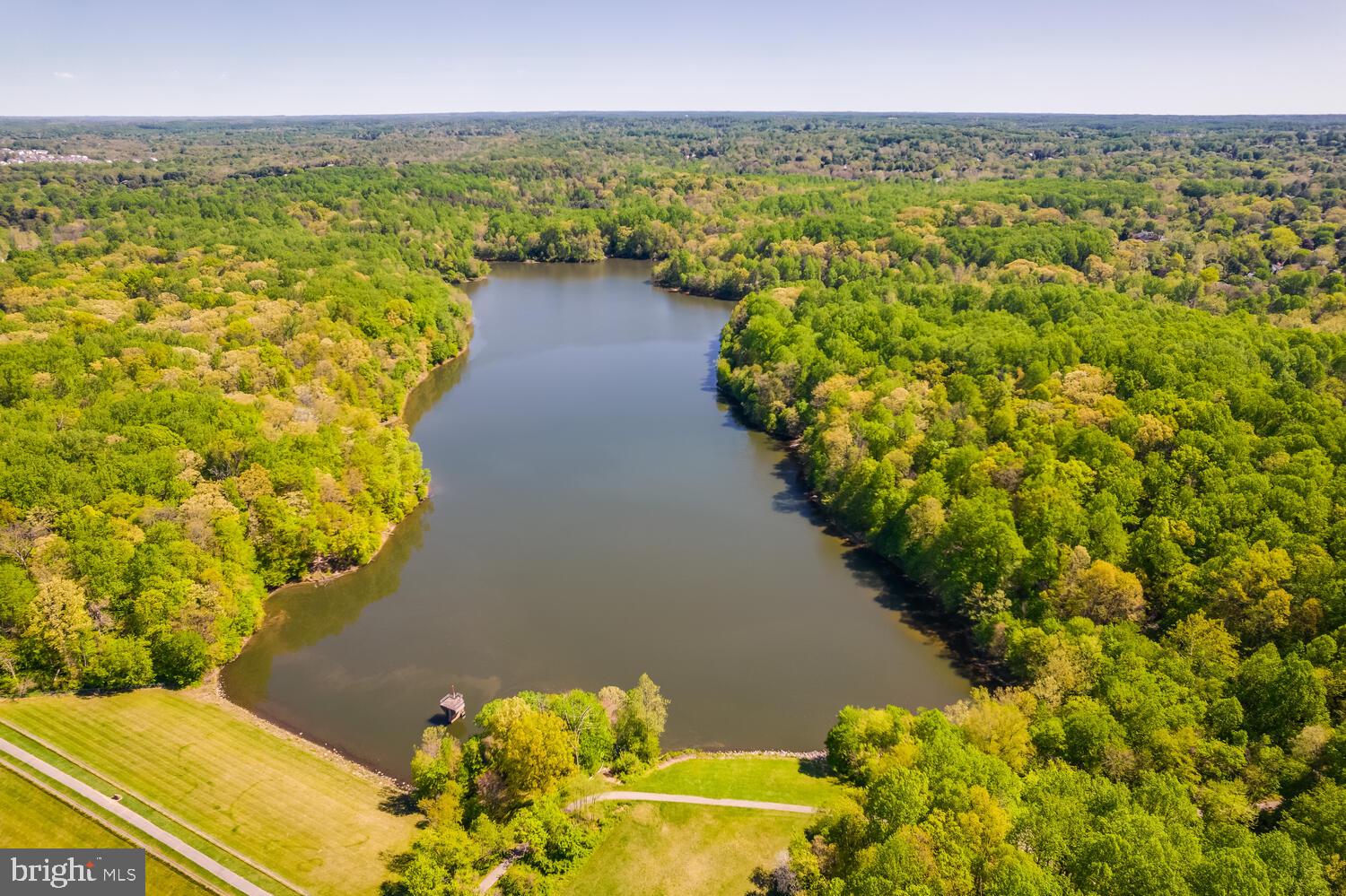 MANOR LAKE - Residential