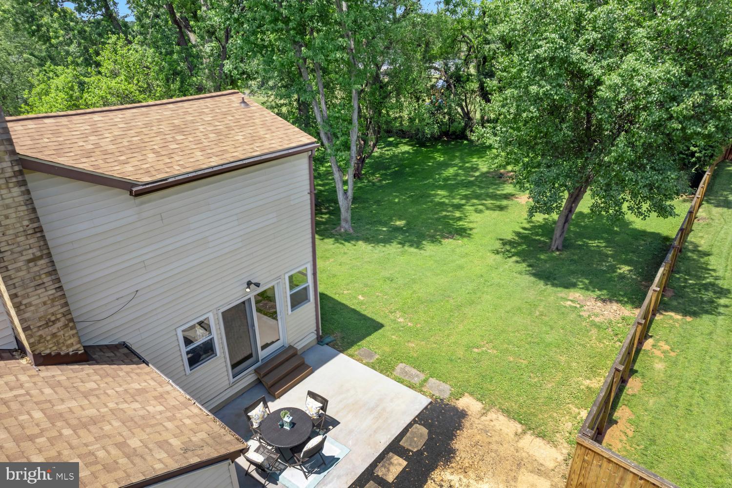 MANOR LAKE - Residential