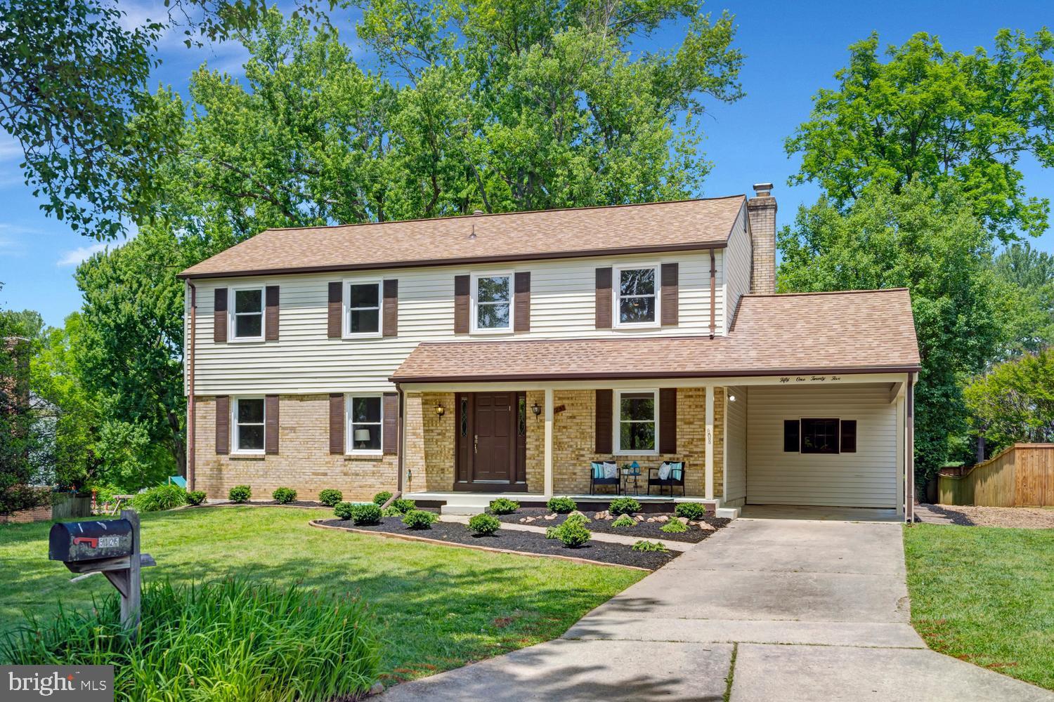 MANOR LAKE - Residential