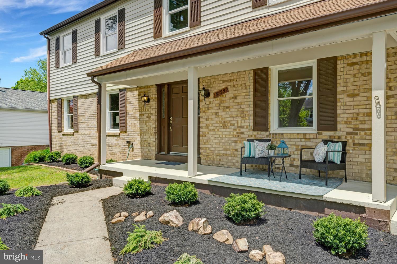 MANOR LAKE - Residential