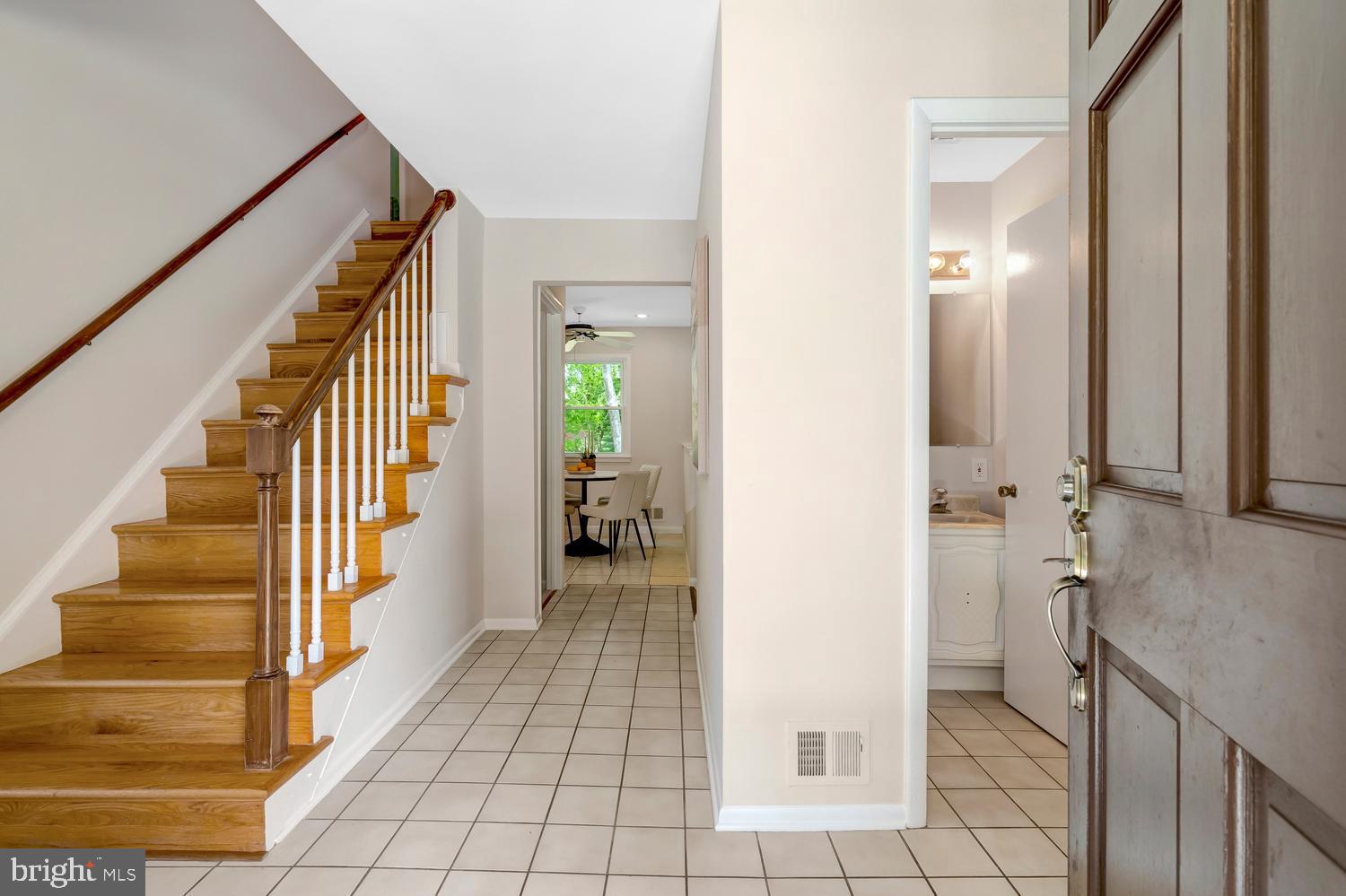 MANOR LAKE - Residential