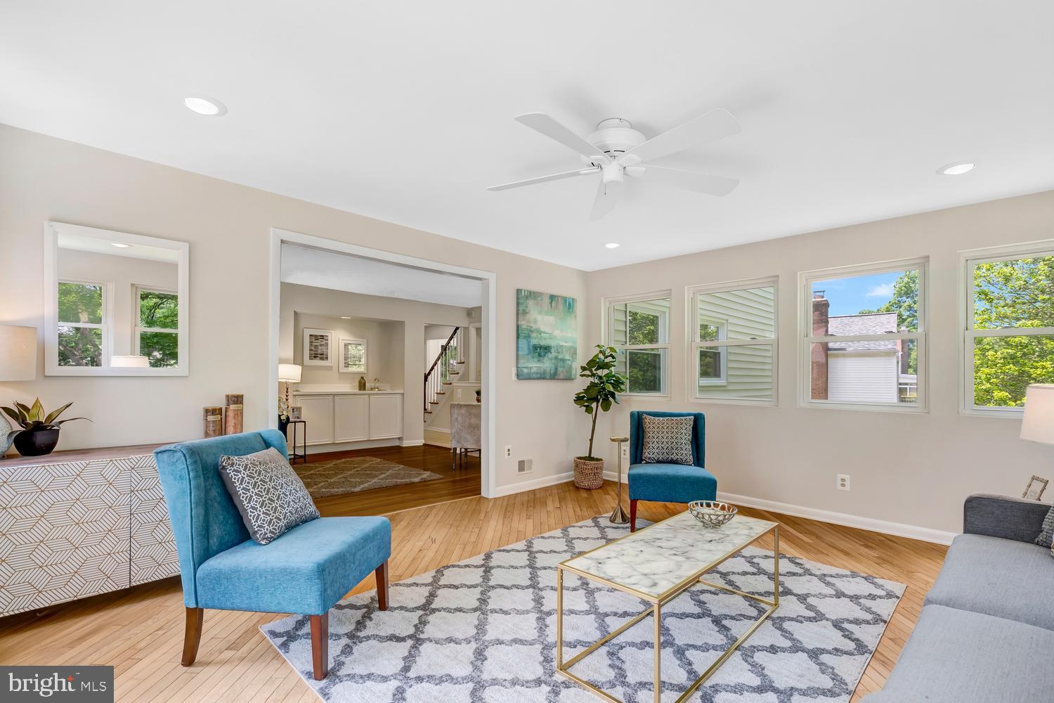MANOR LAKE - Residential