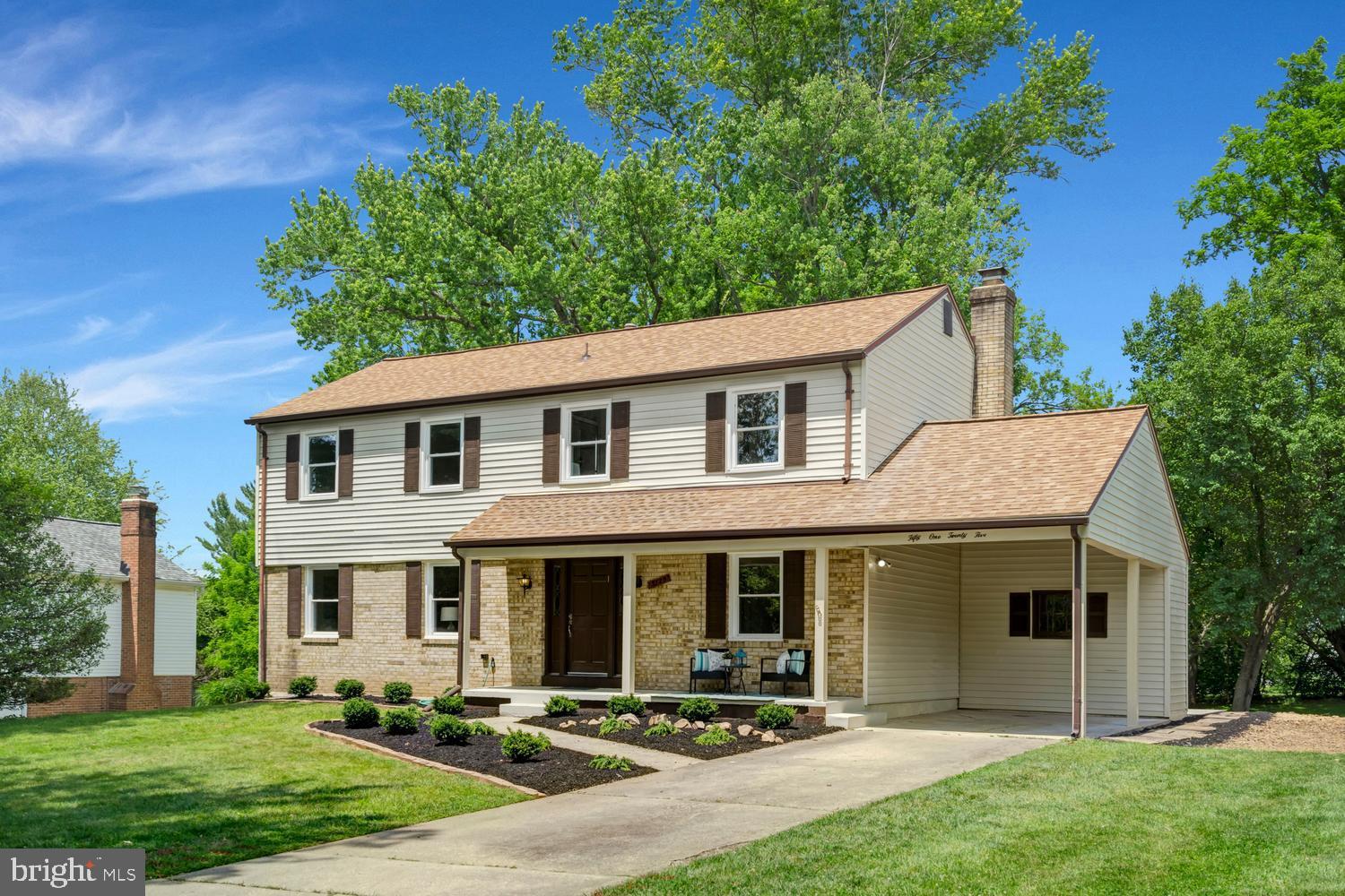 MANOR LAKE - Residential