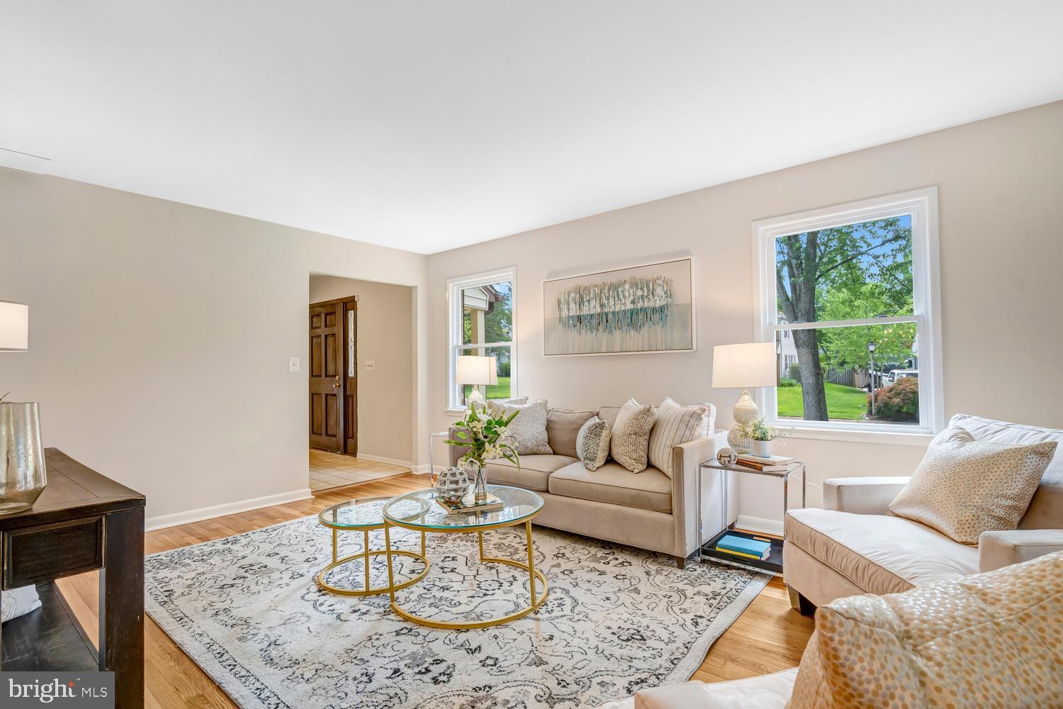 MANOR LAKE - Residential