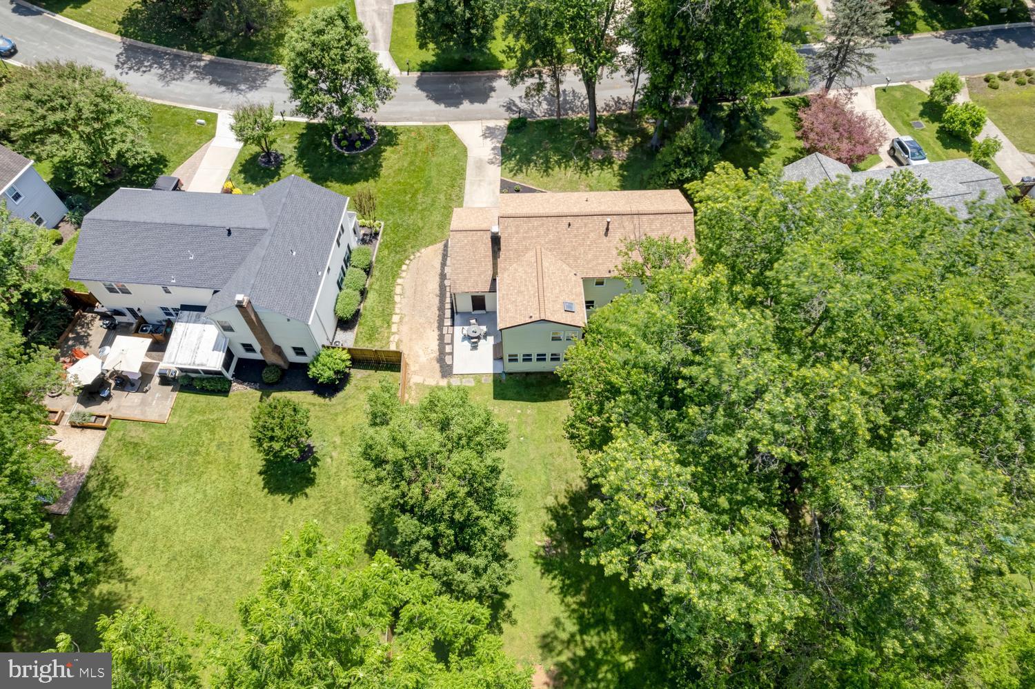 MANOR LAKE - Residential