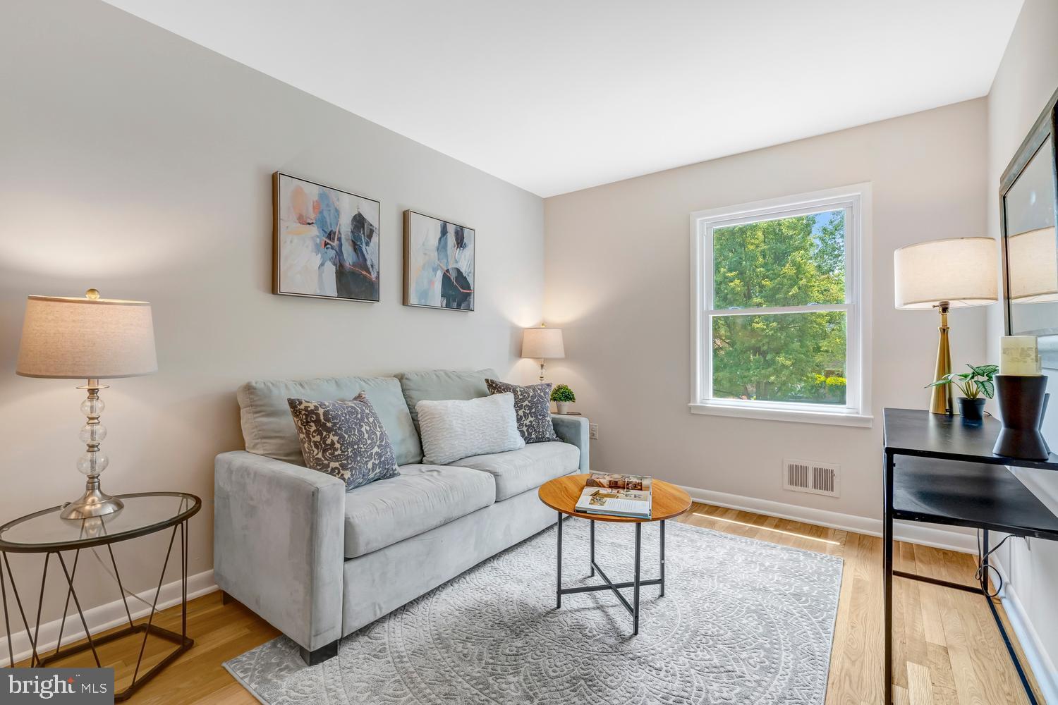 MANOR LAKE - Residential