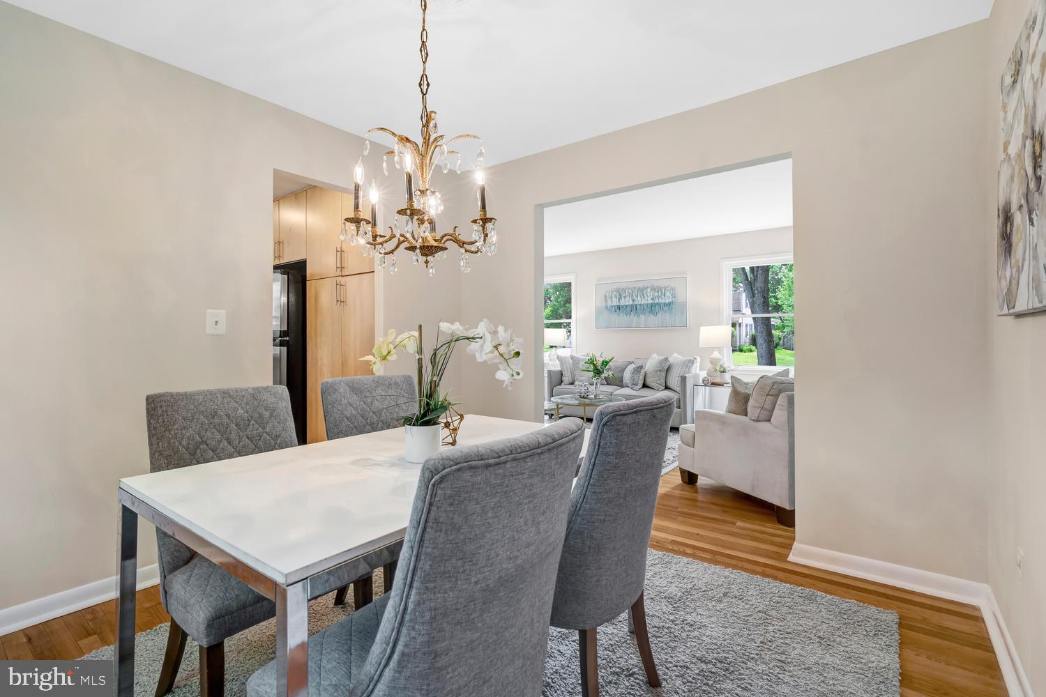 MANOR LAKE - Residential