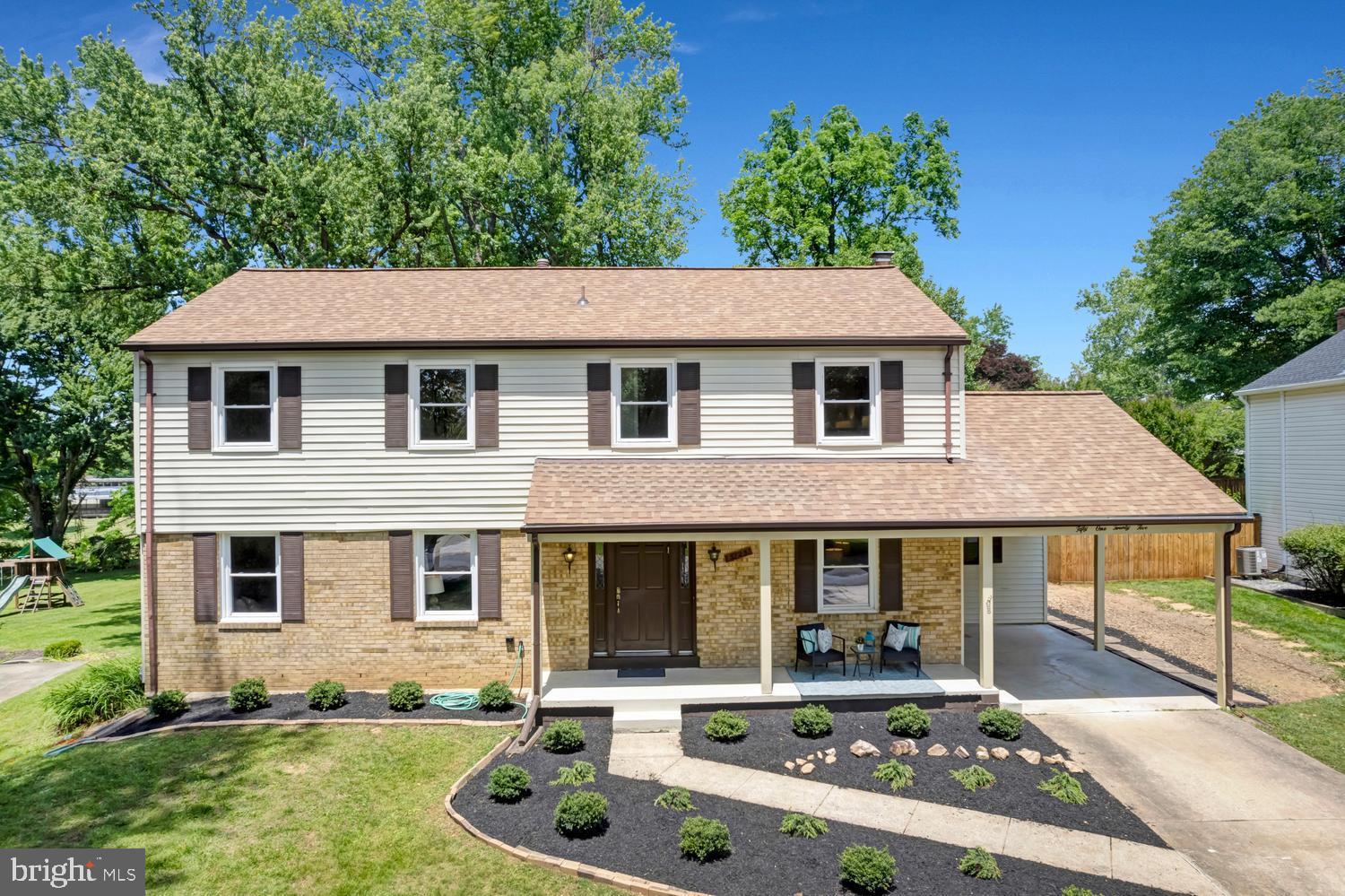 MANOR LAKE - Residential