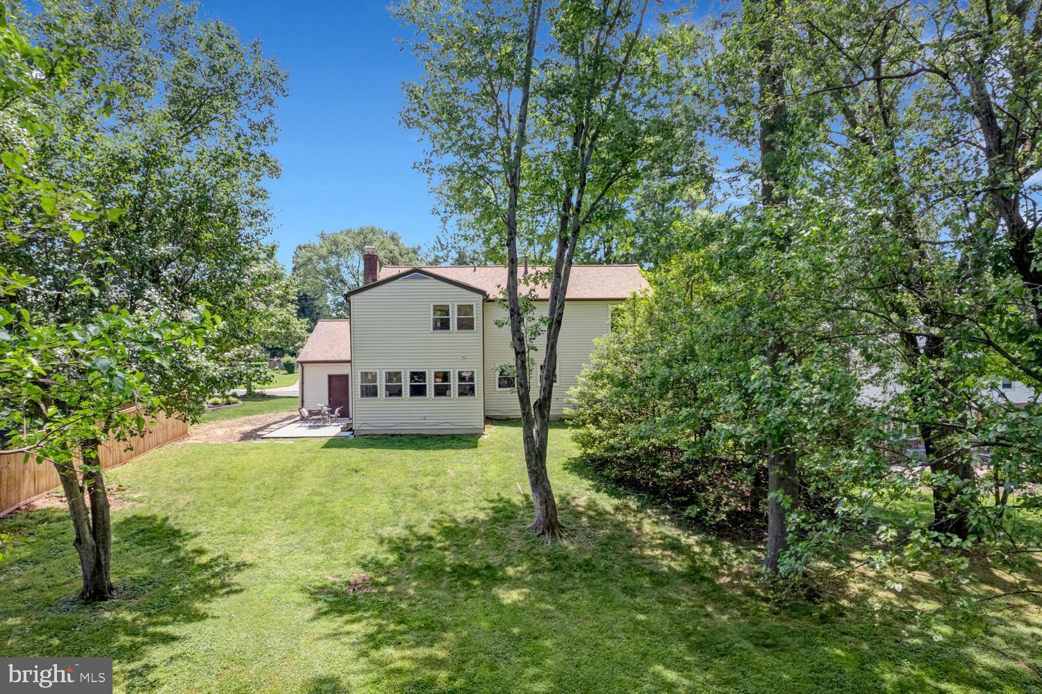 MANOR LAKE - Residential