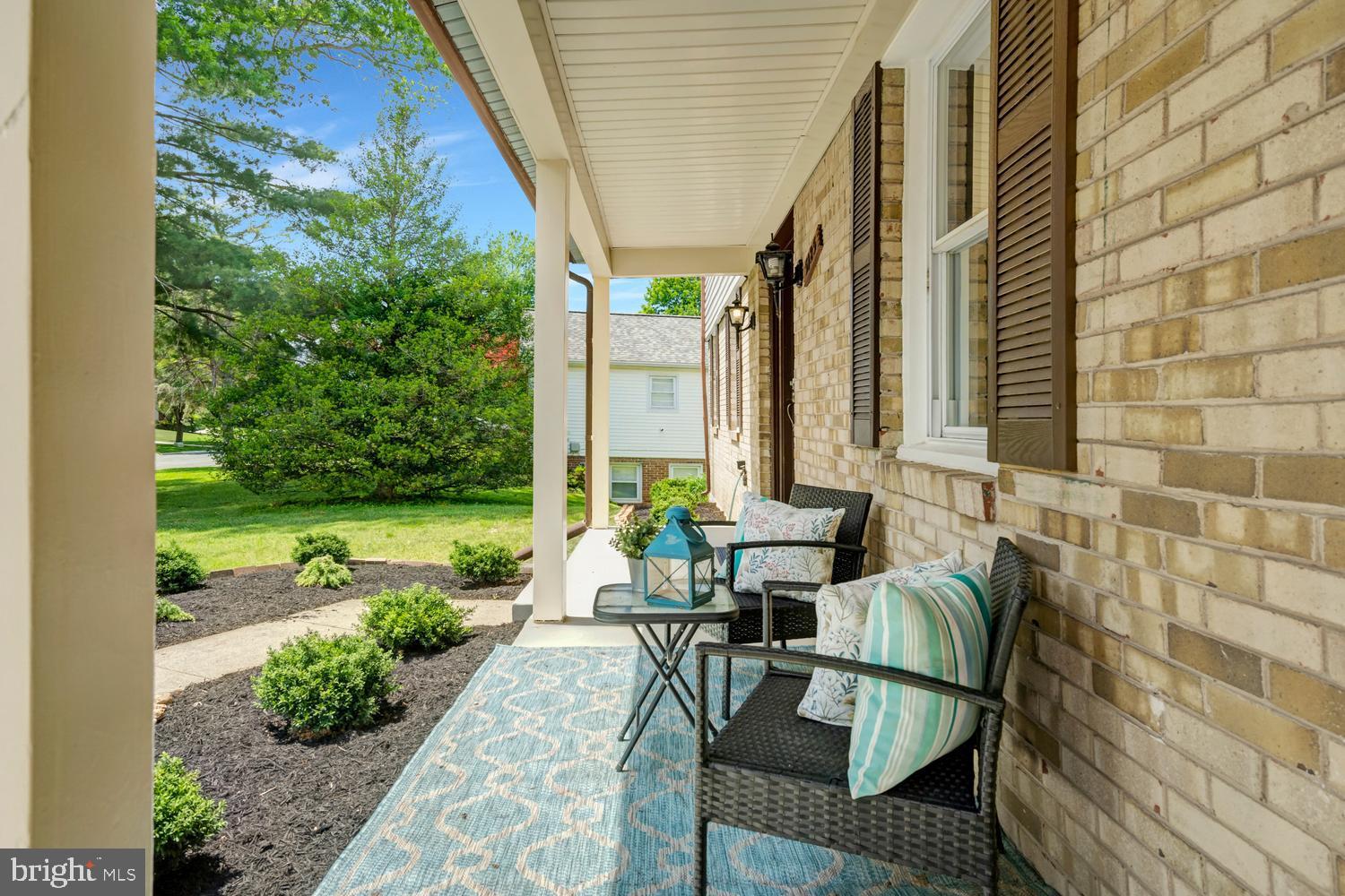 MANOR LAKE - Residential