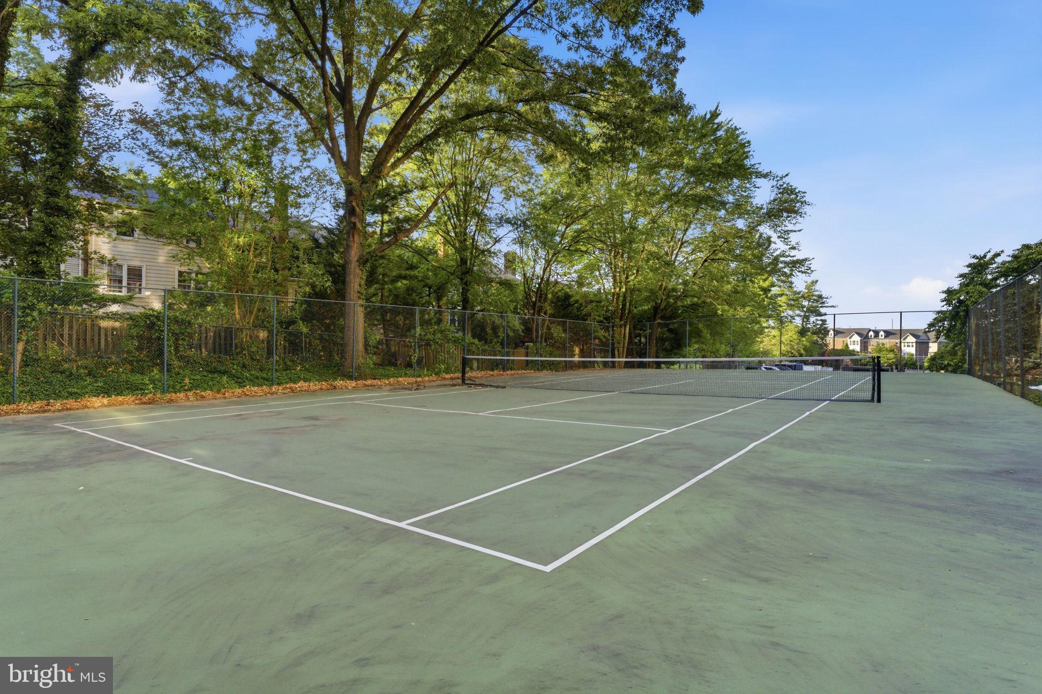 HUNTING CREEK CLUB CONDOMINIUMS - Residential