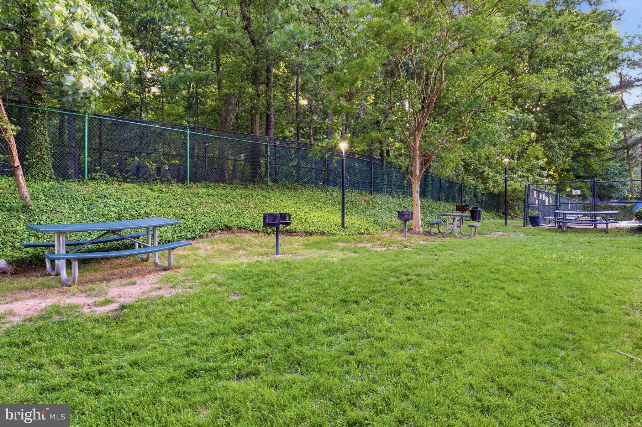 HUNTING CREEK CLUB CONDOMINIUMS - Residential