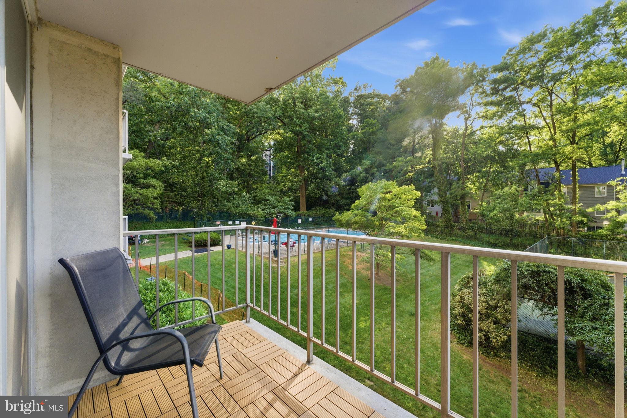 HUNTING CREEK CLUB CONDOMINIUMS - Residential