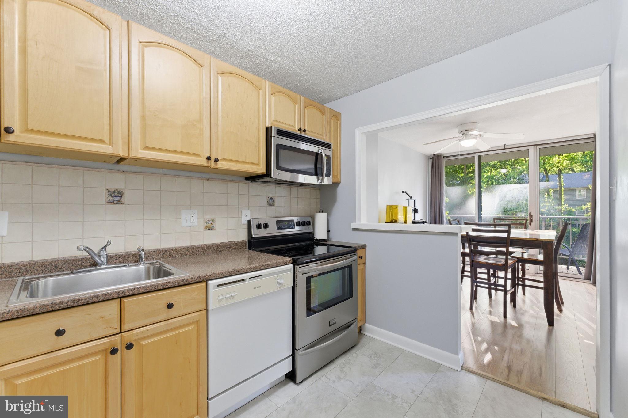 HUNTING CREEK CLUB CONDOMINIUMS - Residential