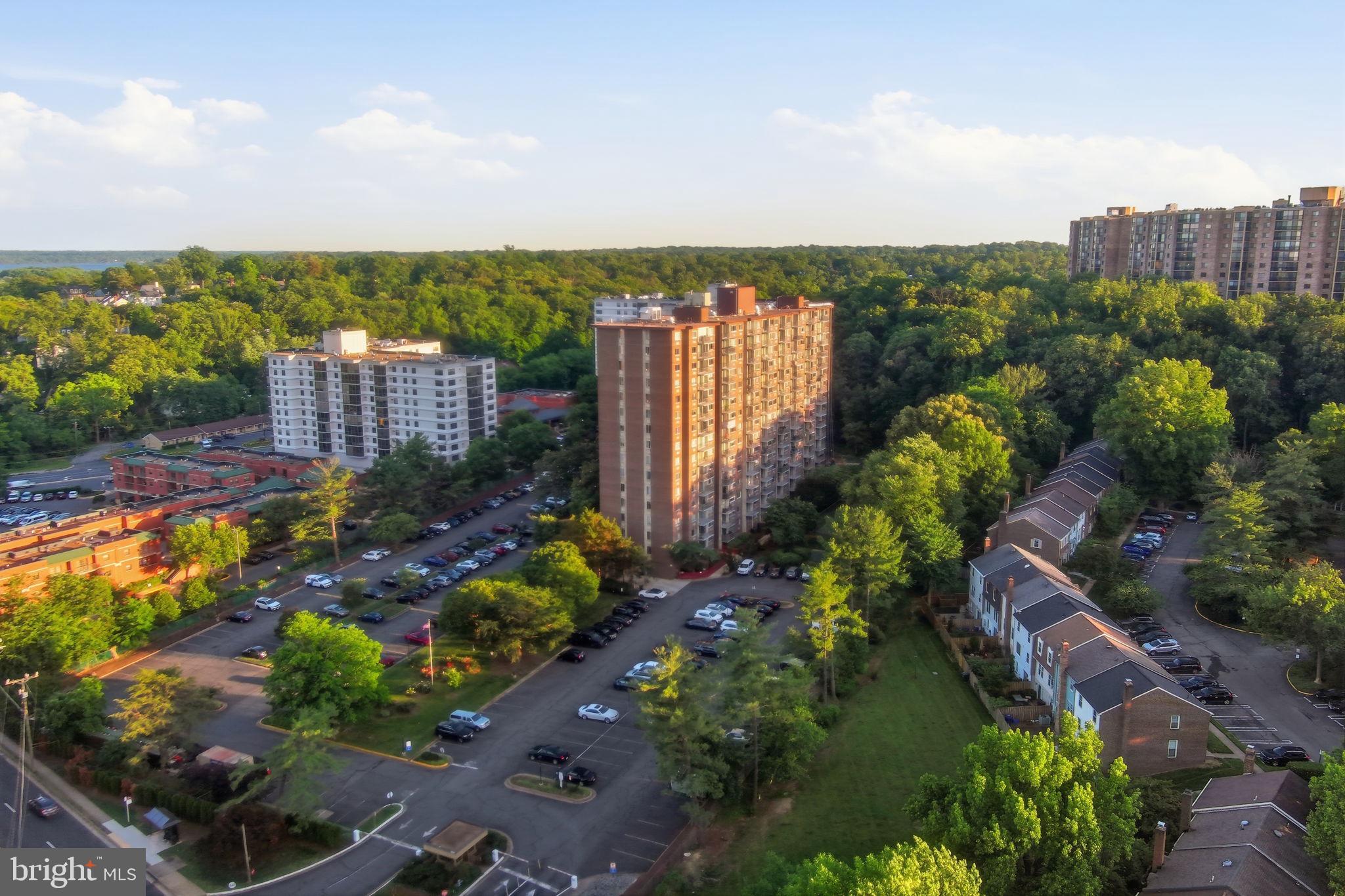 HUNTING CREEK CLUB CONDOMINIUMS - Residential