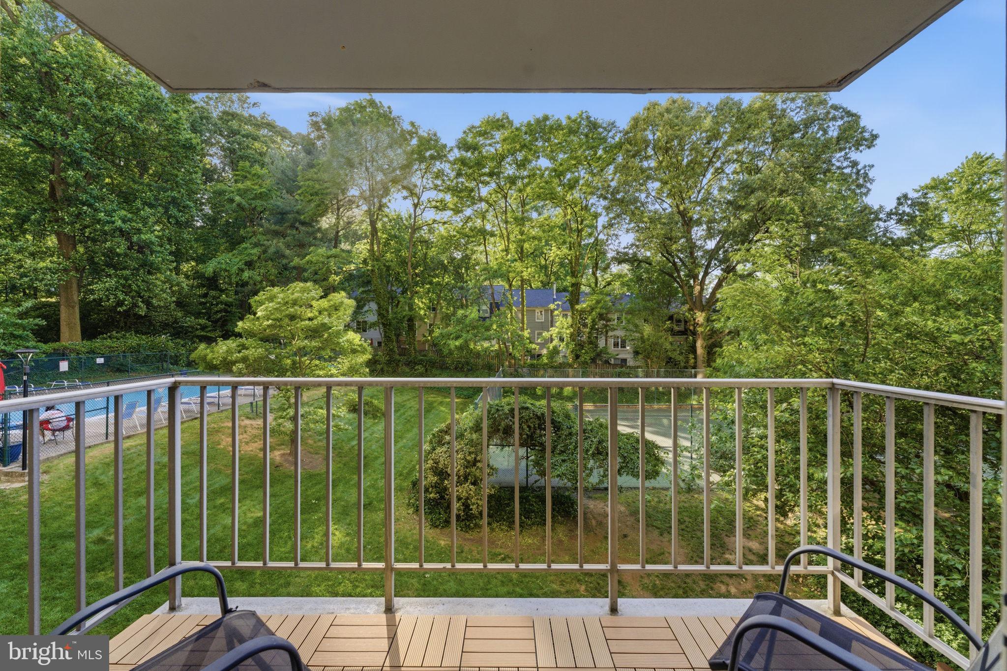HUNTING CREEK CLUB CONDOMINIUMS - Residential