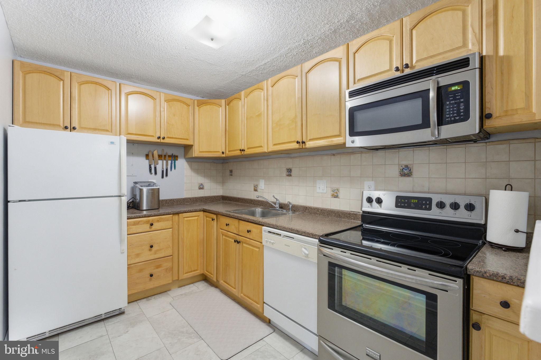 HUNTING CREEK CLUB CONDOMINIUMS - Residential
