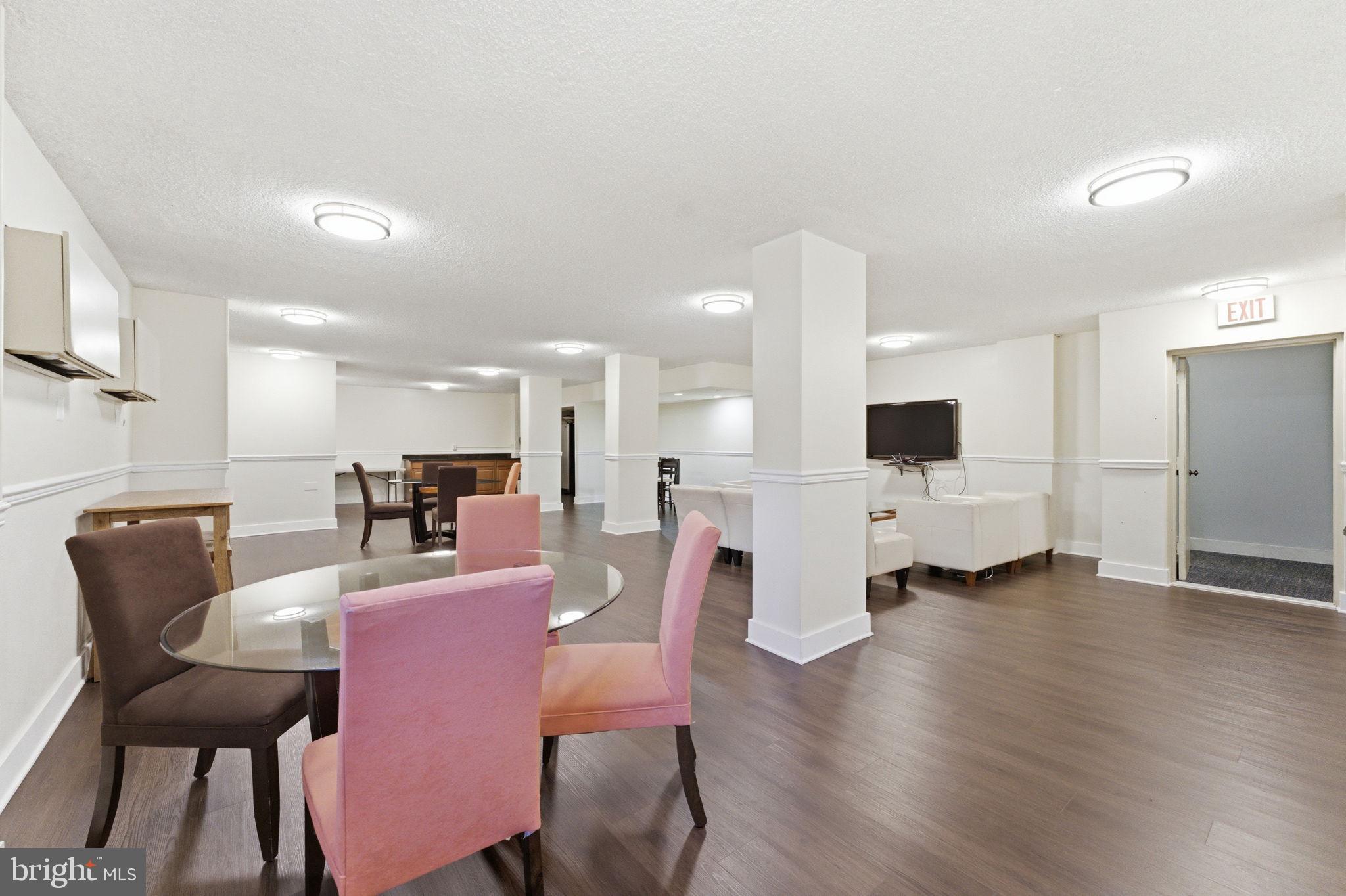 HUNTING CREEK CLUB CONDOMINIUMS - Residential
